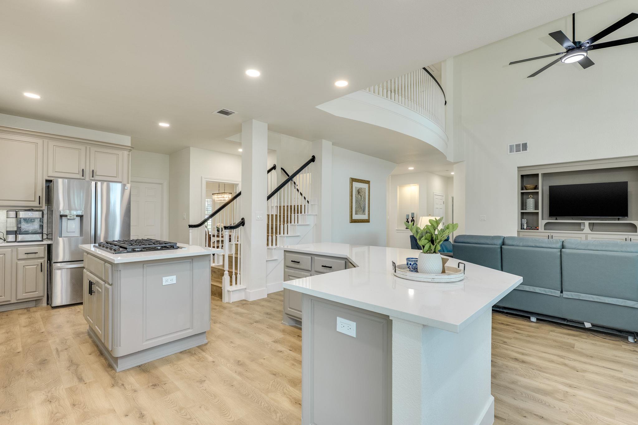 38 Cottondale Rd, The Hills, TX 78738