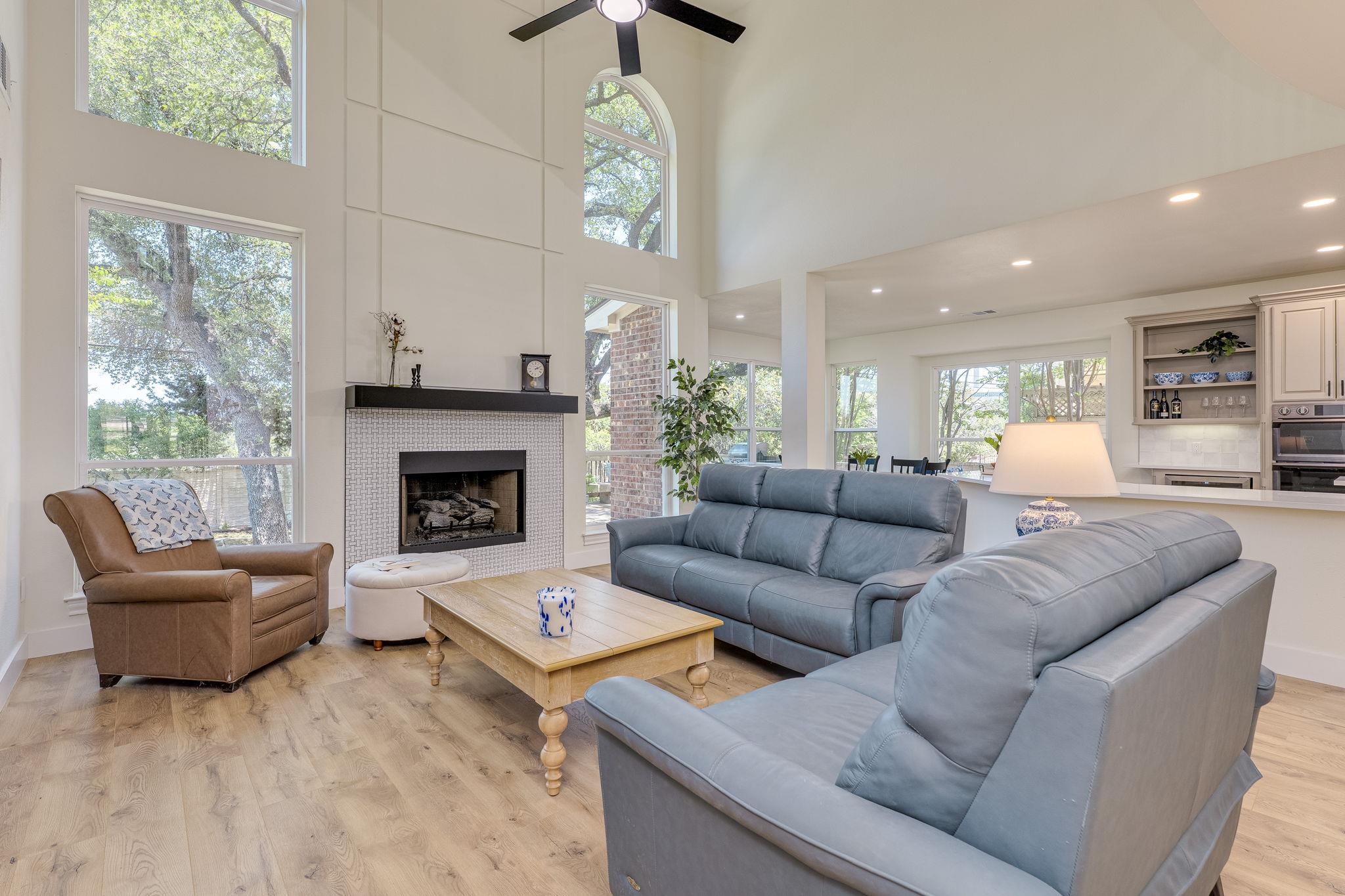 38 Cottondale Rd, The Hills, TX 78738