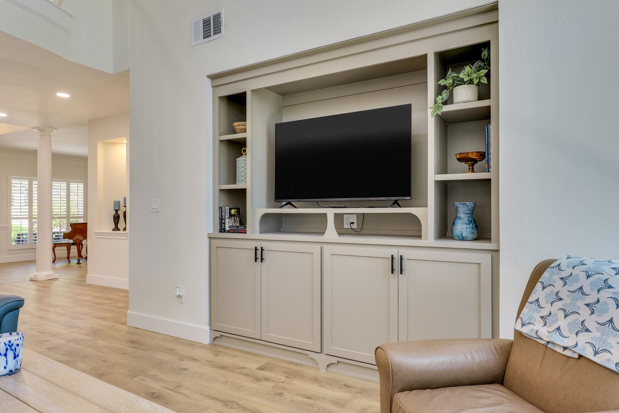 38 Cottondale Rd, The Hills, TX 78738