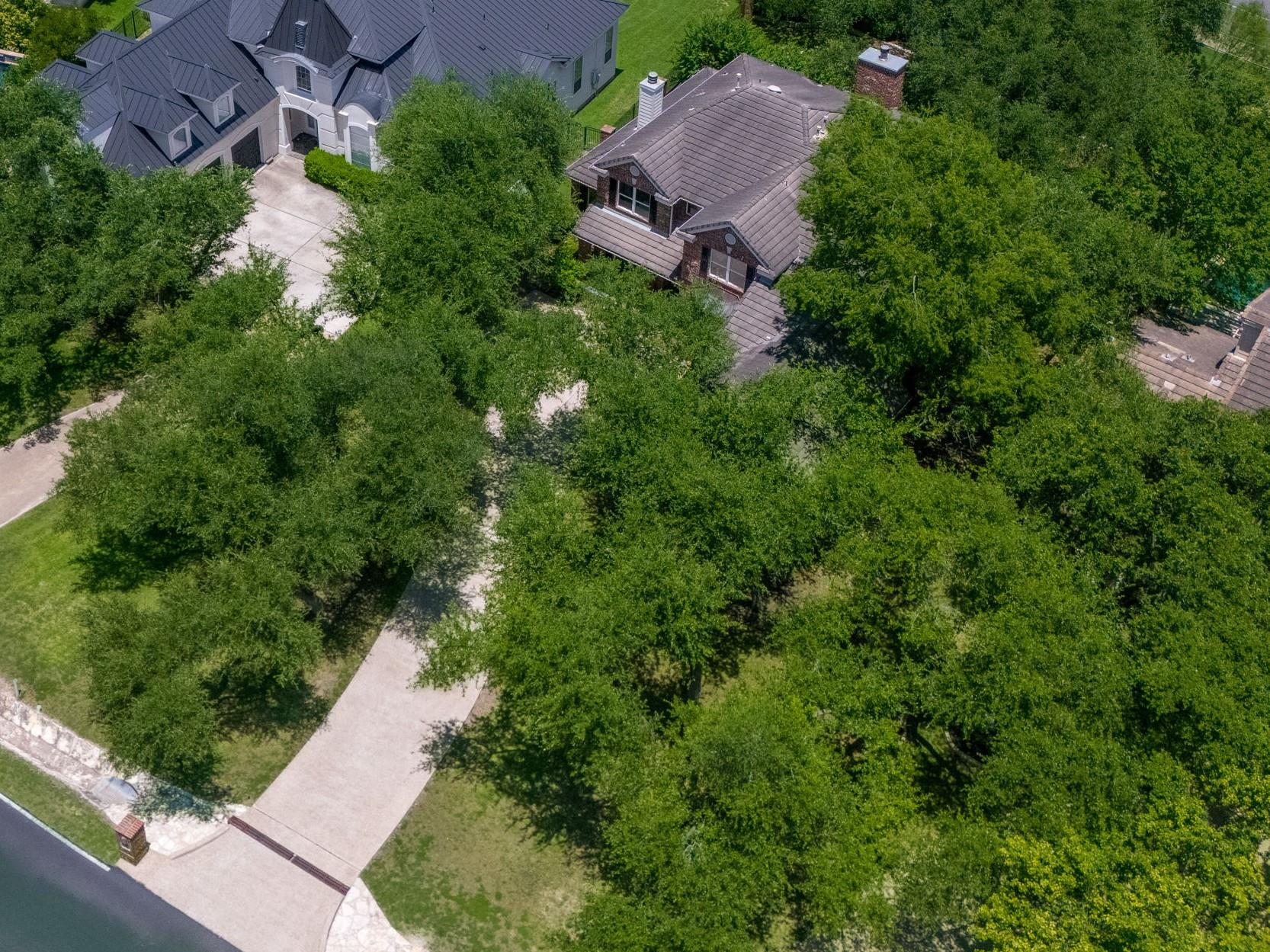 38 Cottondale Rd, The Hills, TX 78738