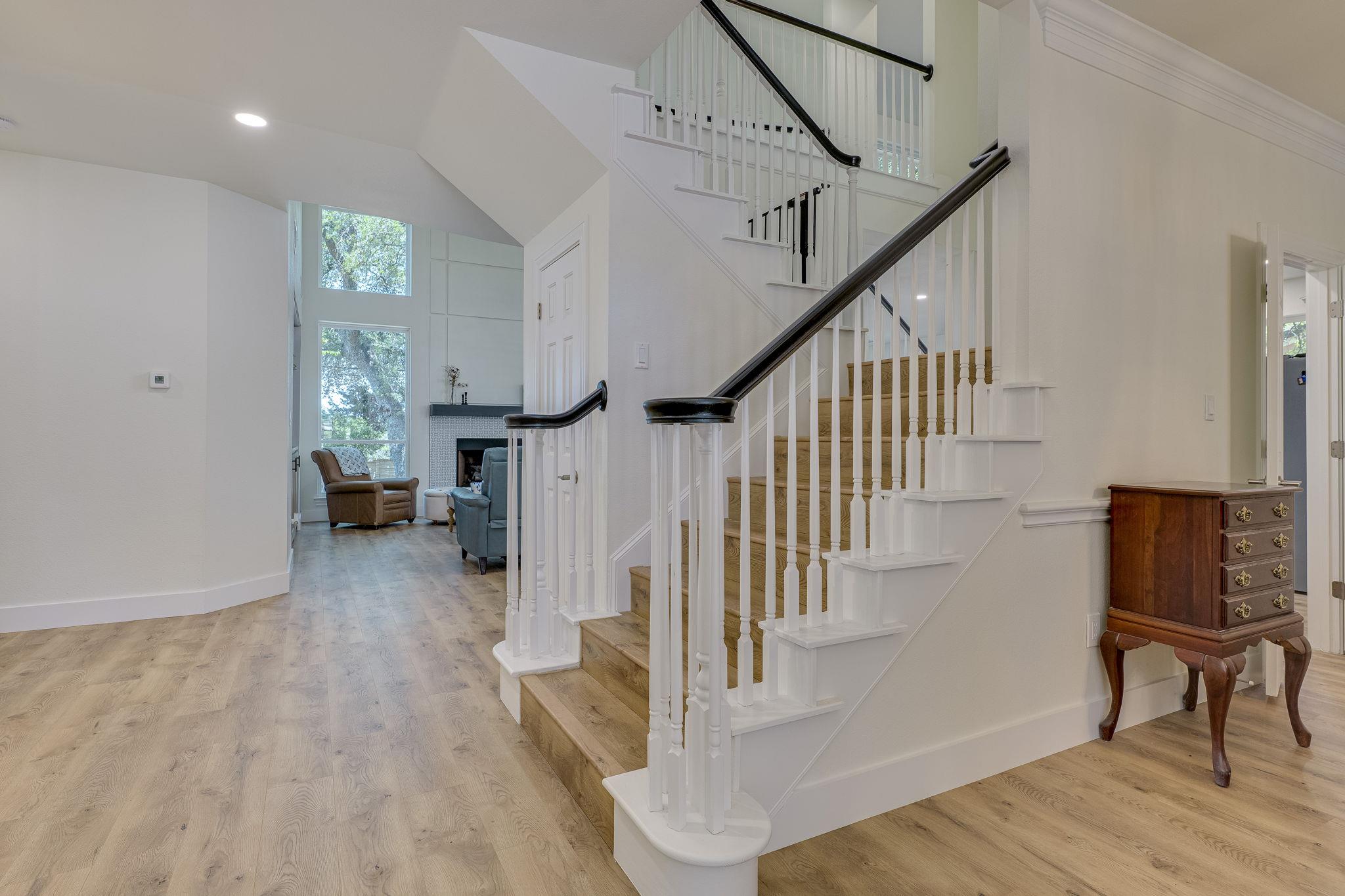 38 Cottondale Rd, The Hills, TX 78738