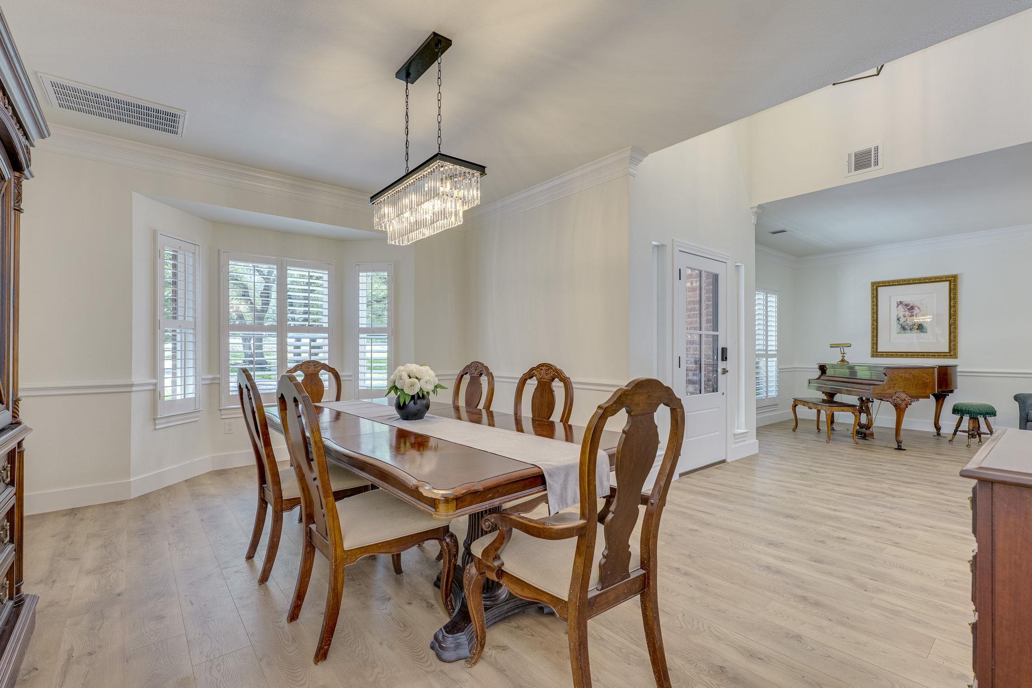 38 Cottondale Rd, The Hills, TX 78738