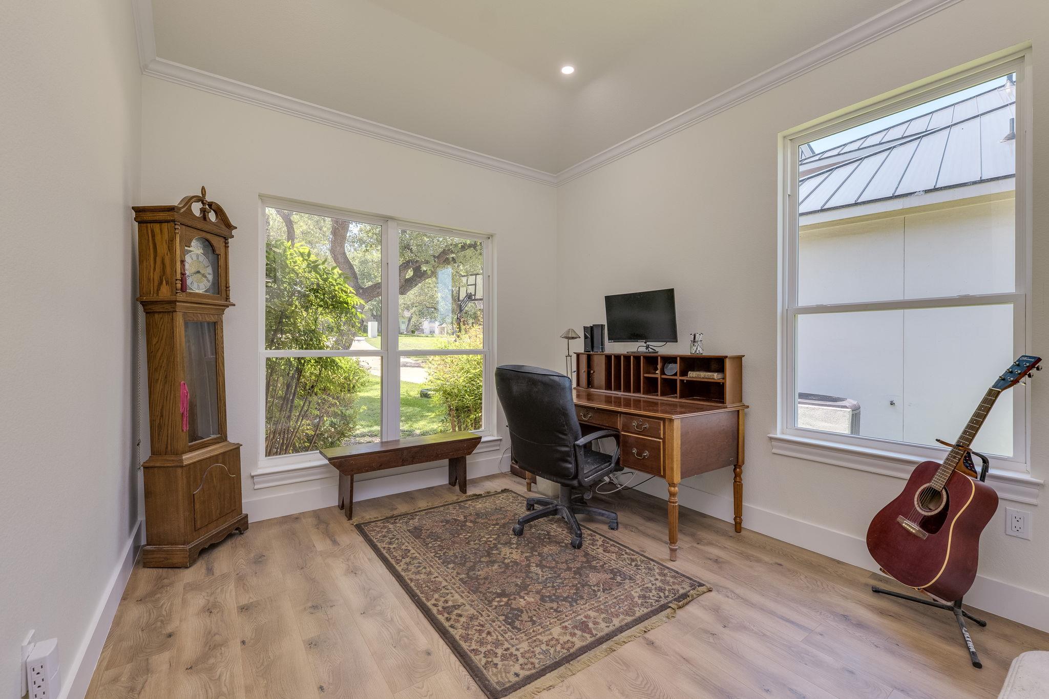 38 Cottondale Rd, The Hills, TX 78738