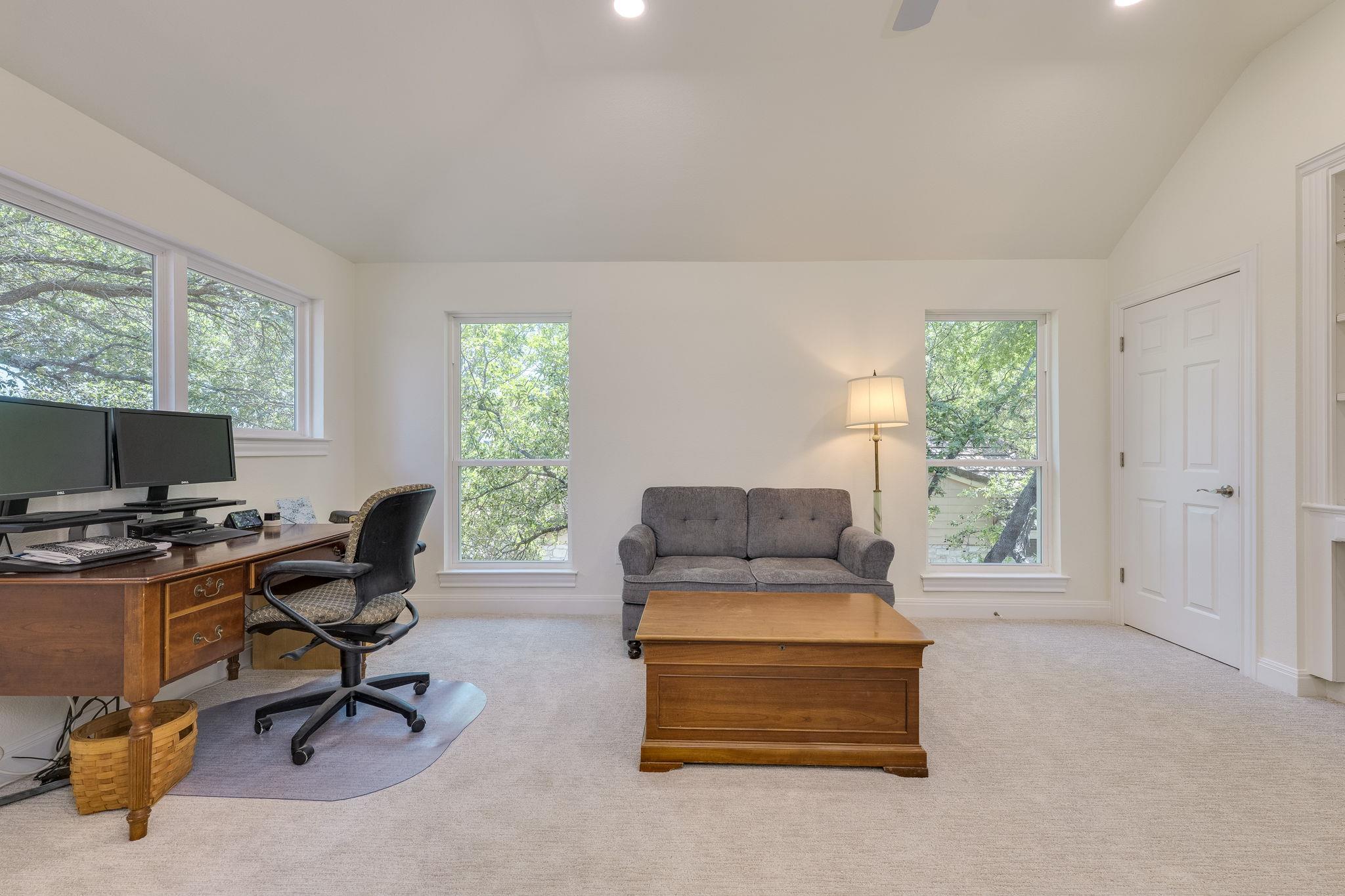 38 Cottondale Rd, The Hills, TX 78738