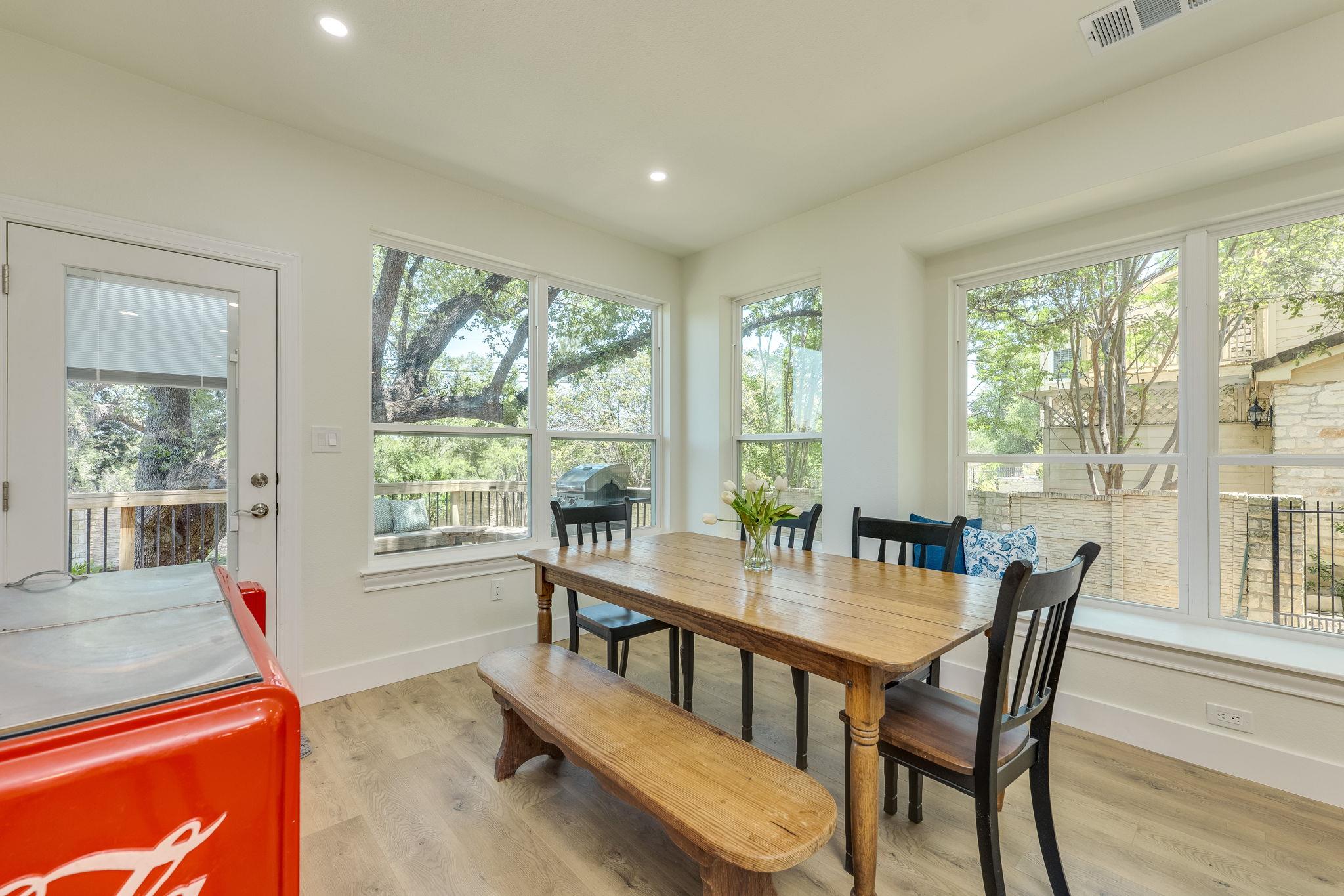 38 Cottondale Rd, The Hills, TX 78738