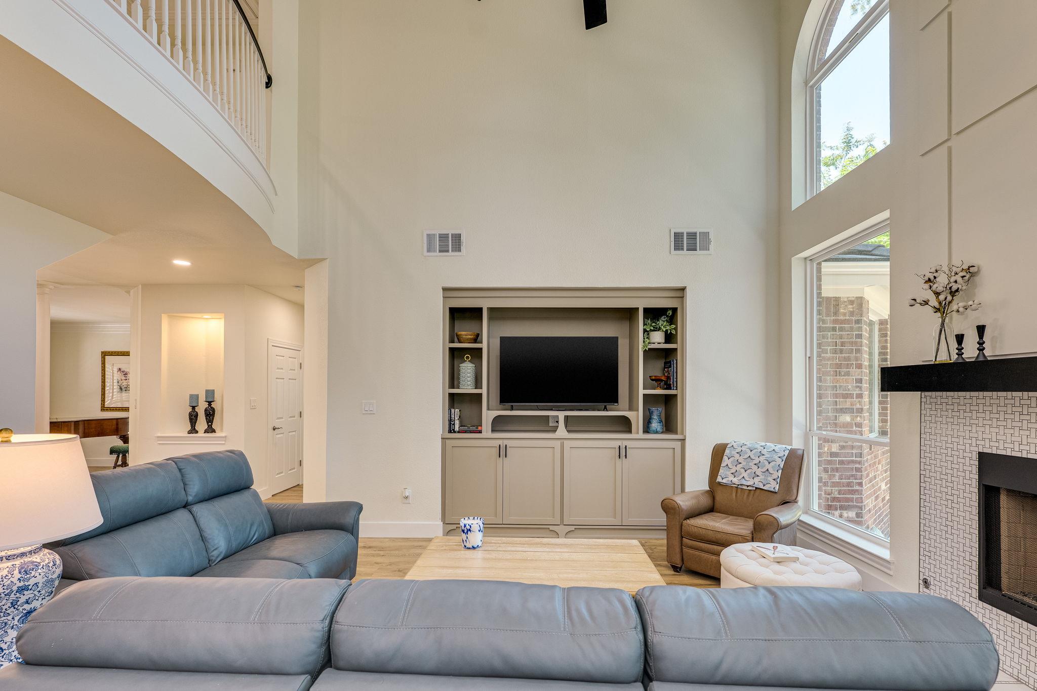 38 Cottondale Rd, The Hills, TX 78738