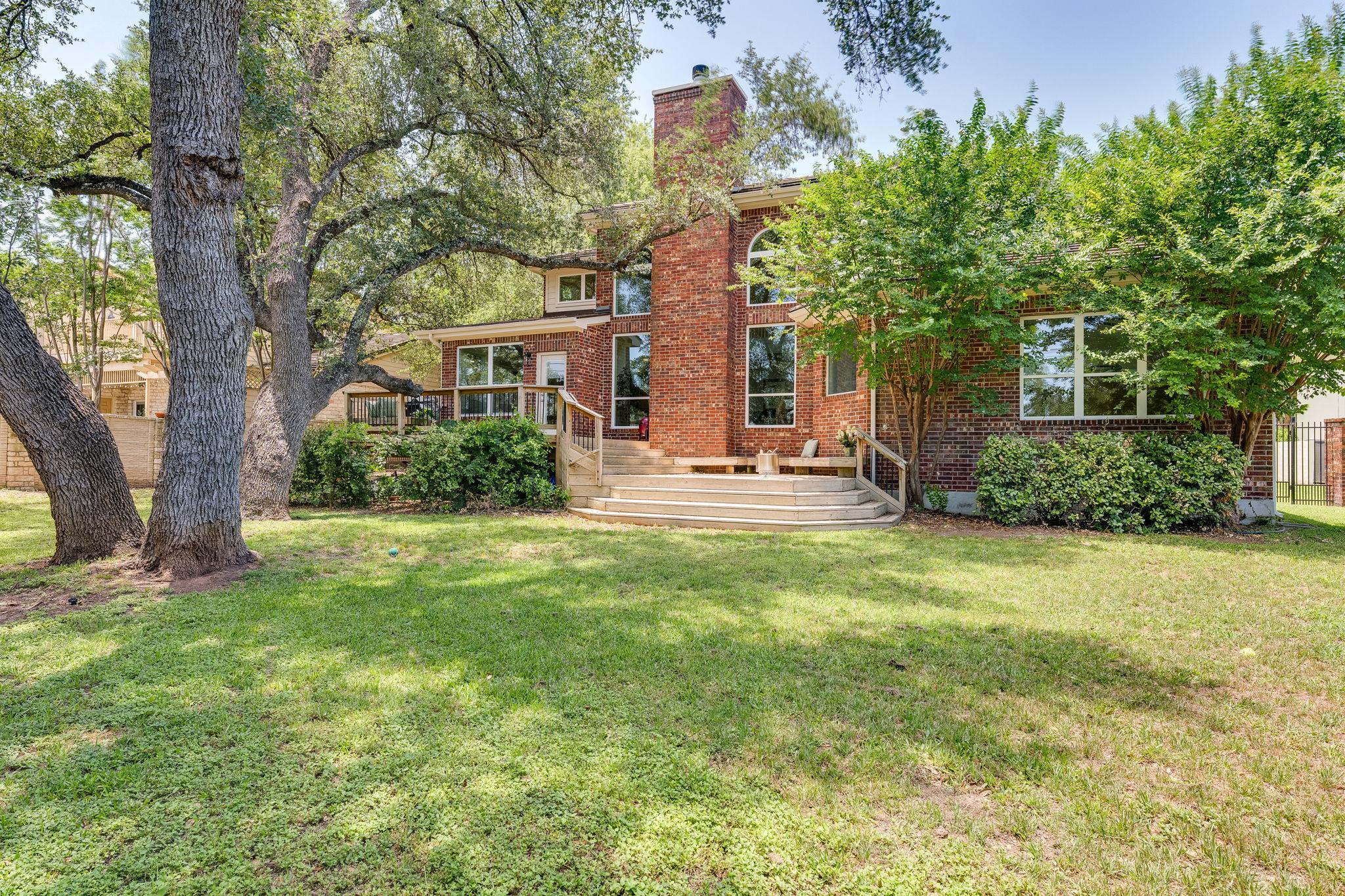 38 Cottondale Rd, The Hills, TX 78738