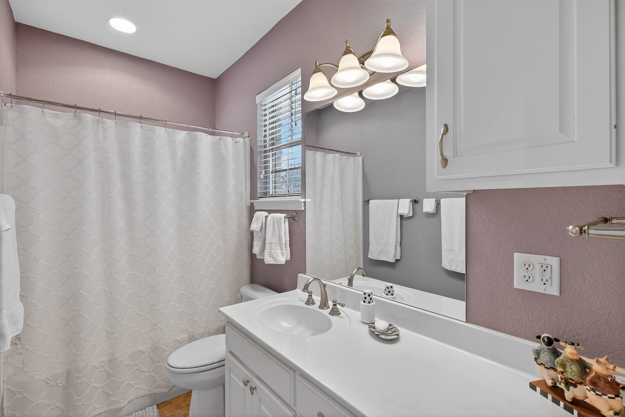 127 W Stonecastle Dr, Granite Shoals, TX 78654