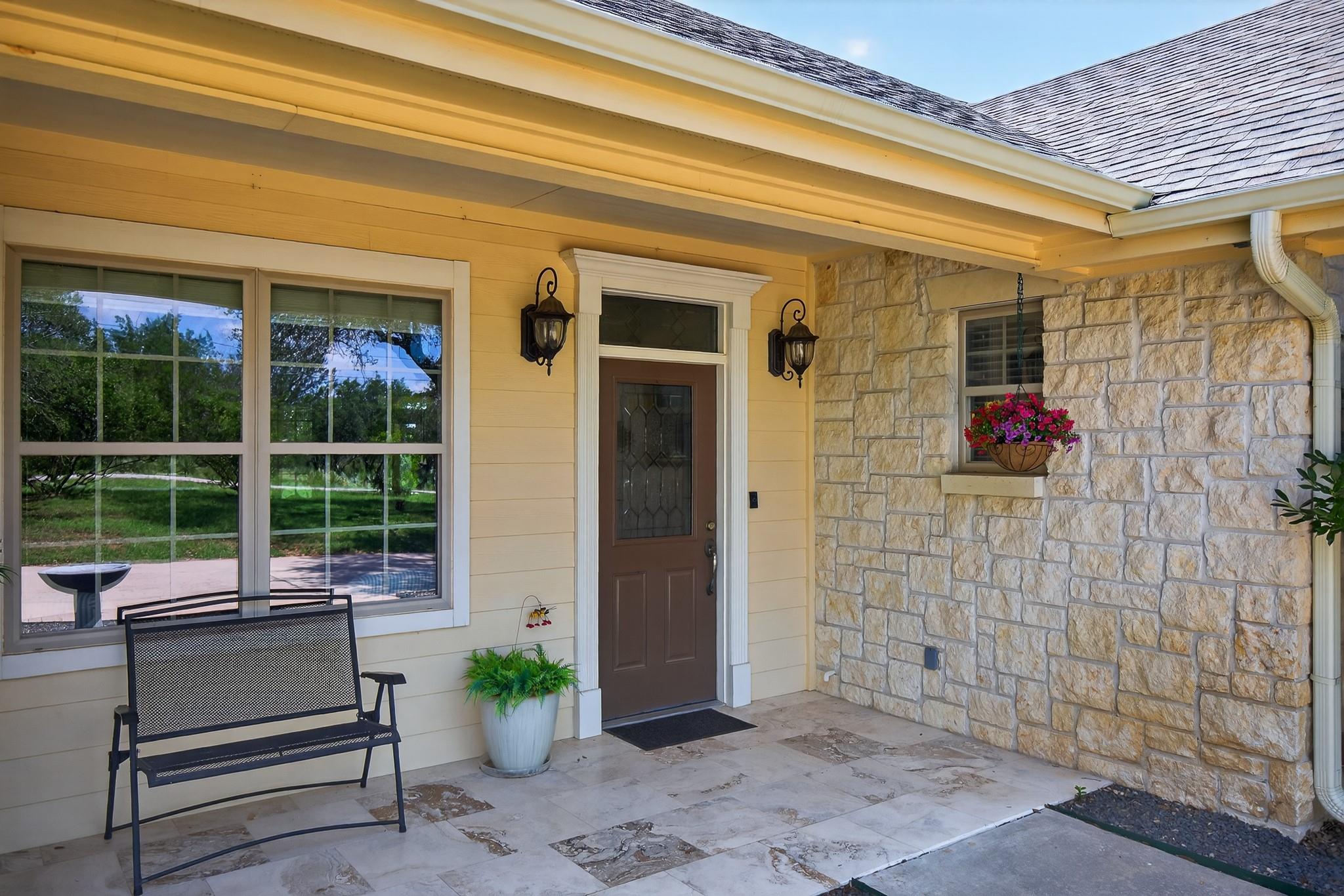 127 W Stonecastle Dr, Granite Shoals, TX 78654