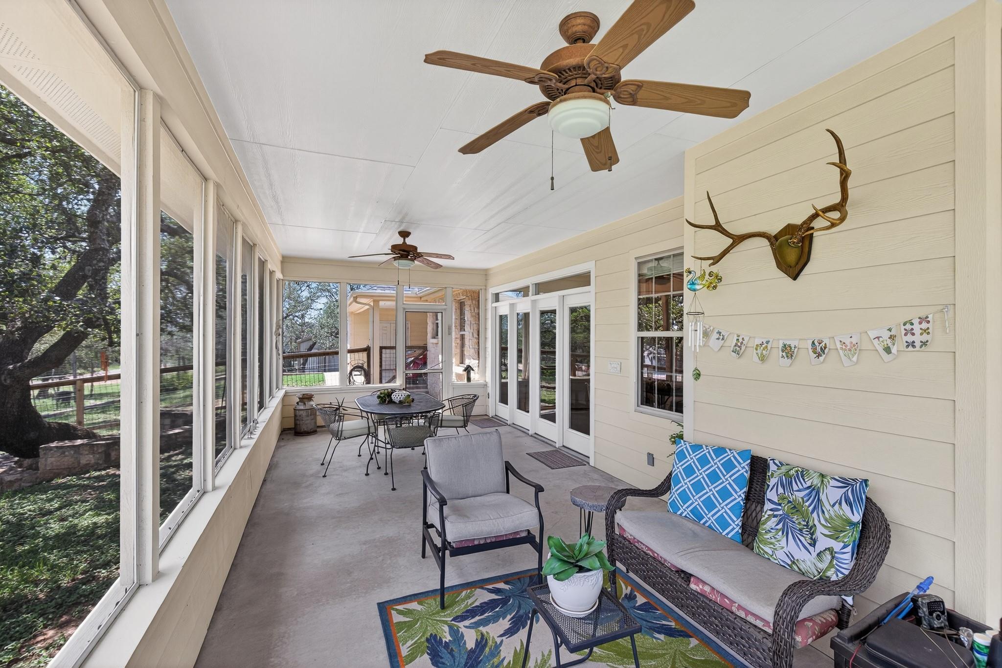 127 W Stonecastle Dr, Granite Shoals, TX 78654