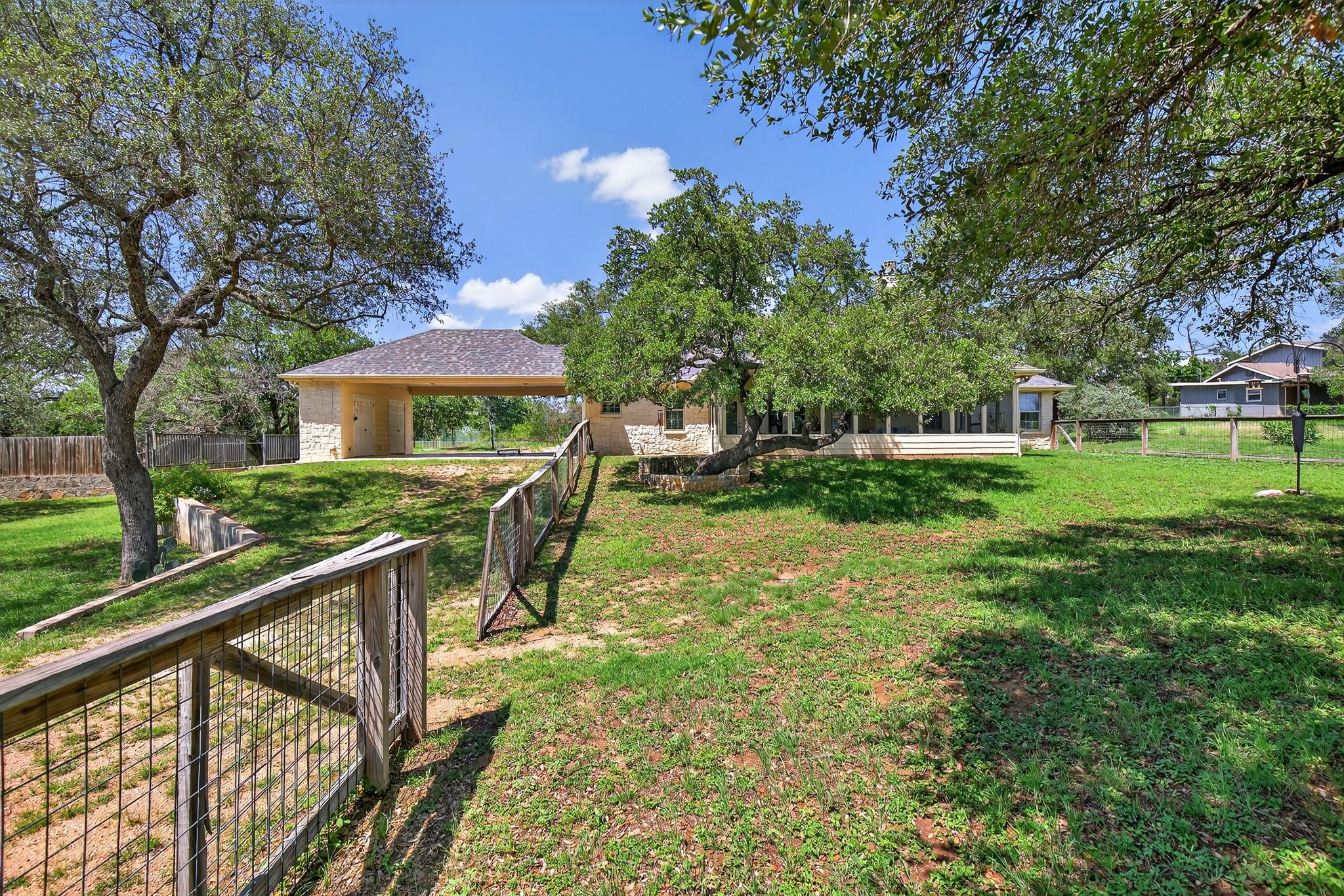 127 W Stonecastle Dr, Granite Shoals, TX 78654