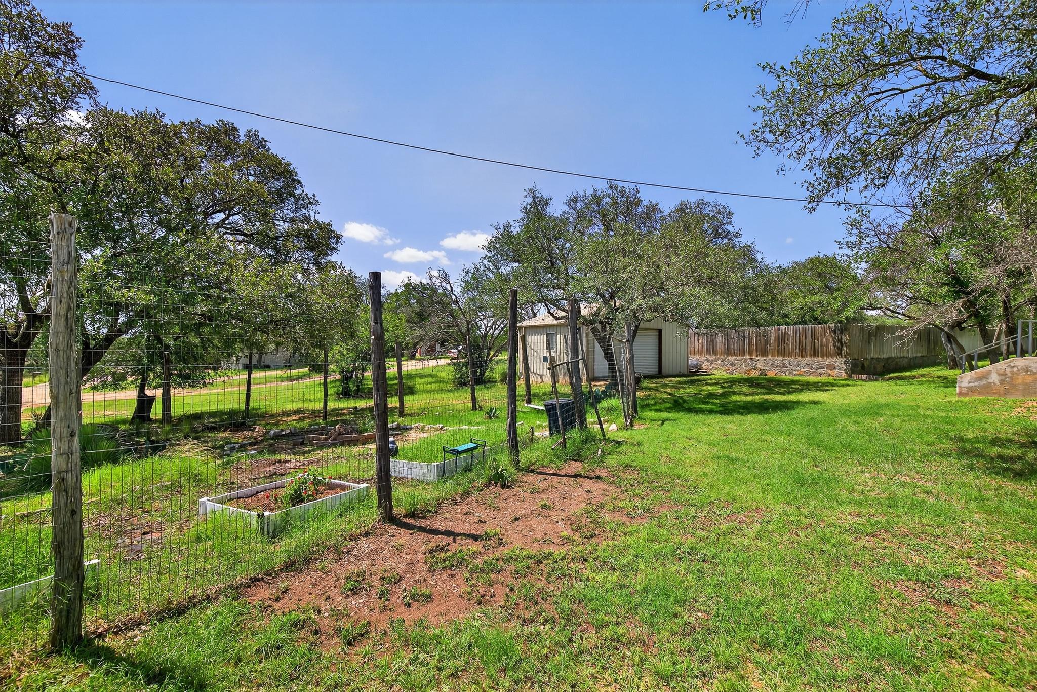 127 W Stonecastle Dr, Granite Shoals, TX 78654