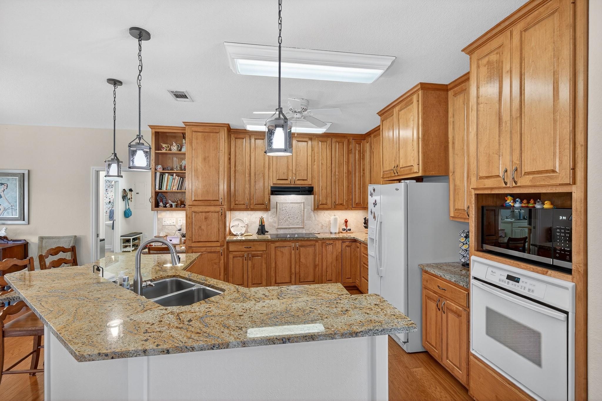 127 W Stonecastle Dr, Granite Shoals, TX 78654