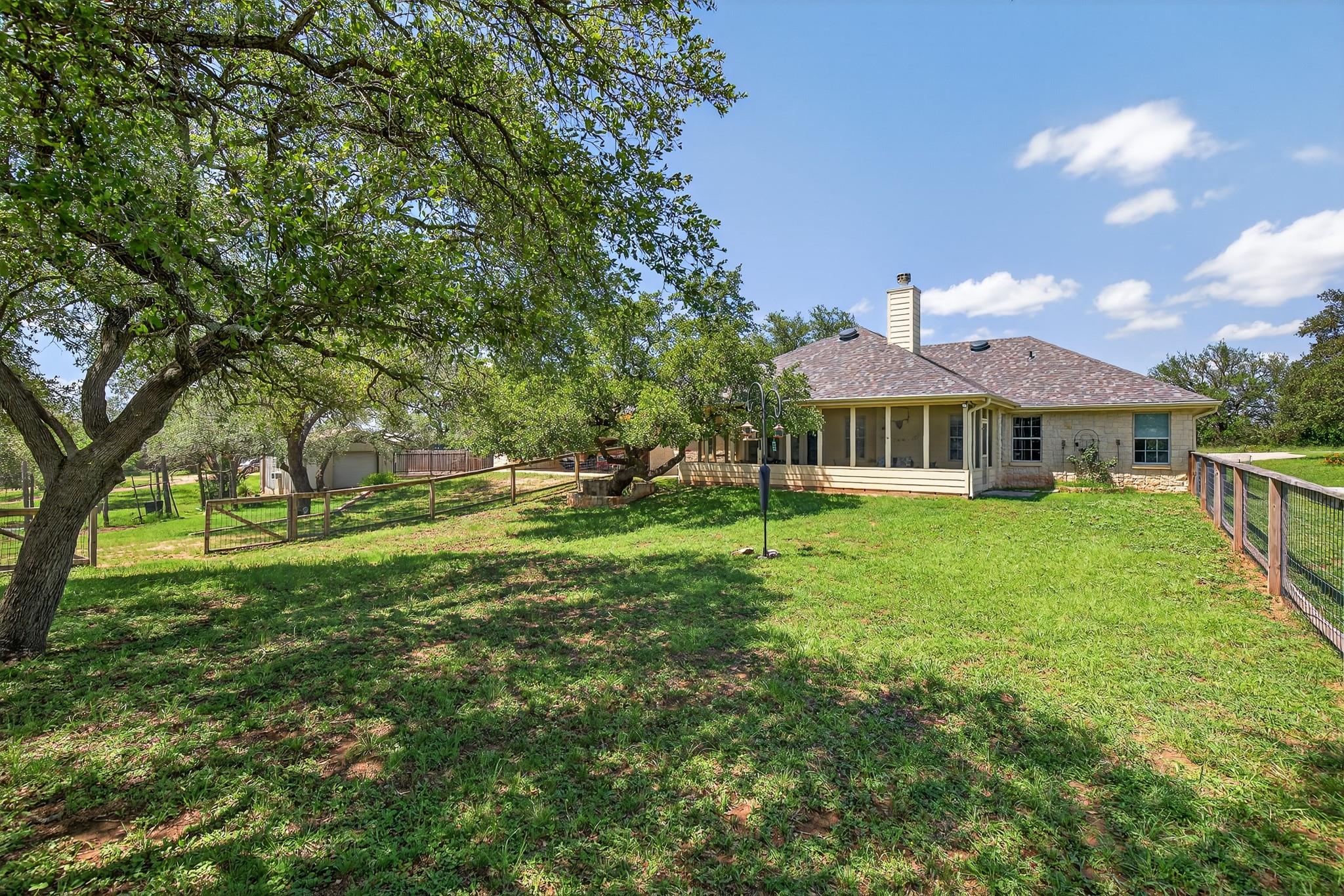 127 W Stonecastle Dr, Granite Shoals, TX 78654