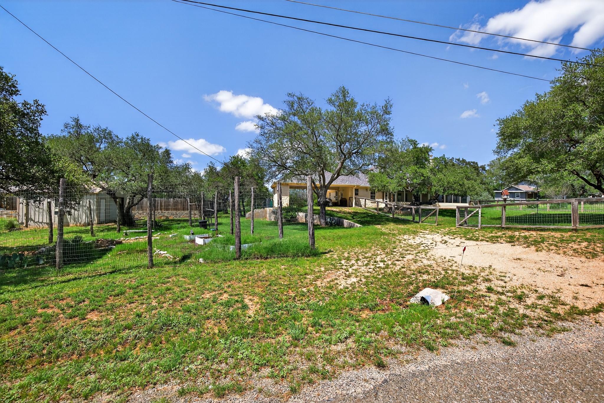 127 W Stonecastle Dr, Granite Shoals, TX 78654