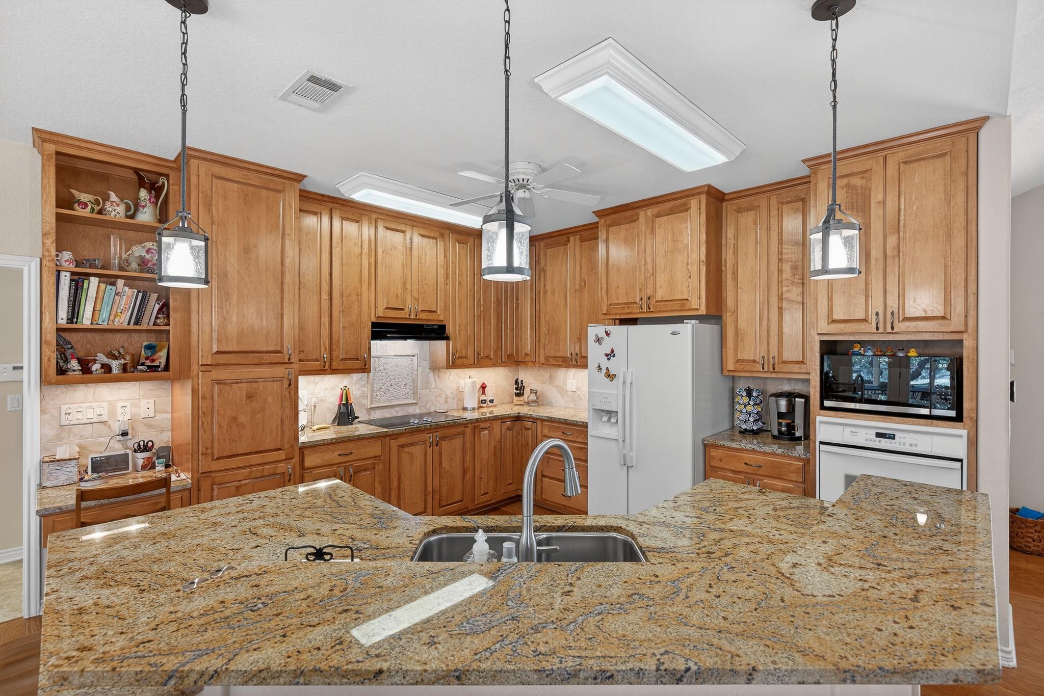 127 W Stonecastle Dr, Granite Shoals, TX 78654