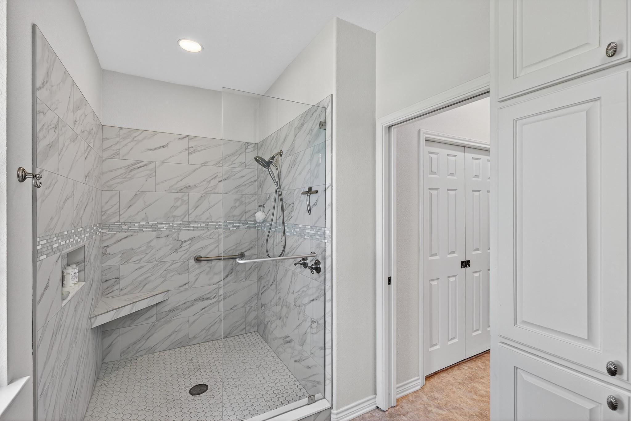 127 W Stonecastle Dr, Granite Shoals, TX 78654