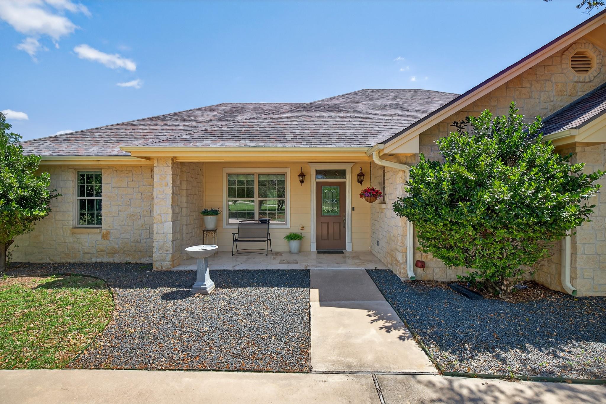 127 W Stonecastle Dr, Granite Shoals, TX 78654