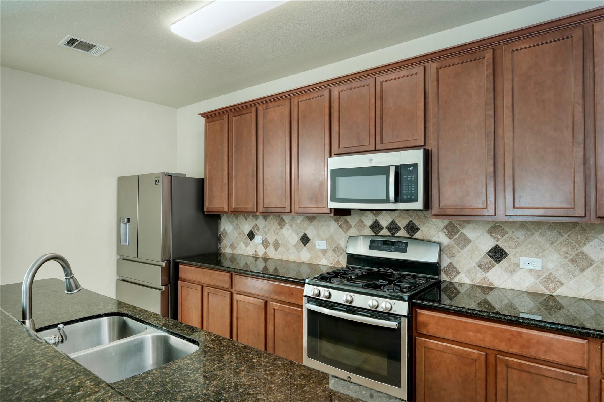 108 Tricia Ln, Hutto, TX 78634