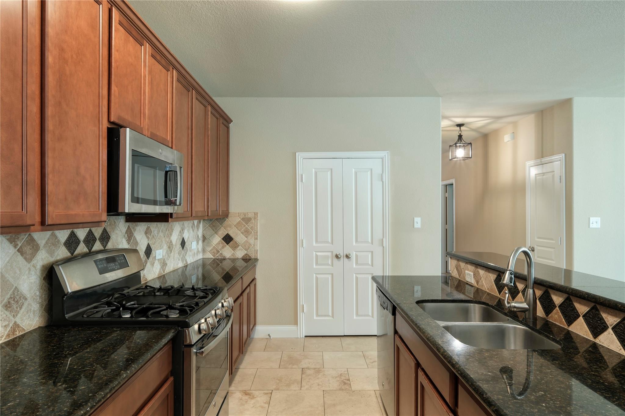 108 Tricia Ln, Hutto, TX 78634