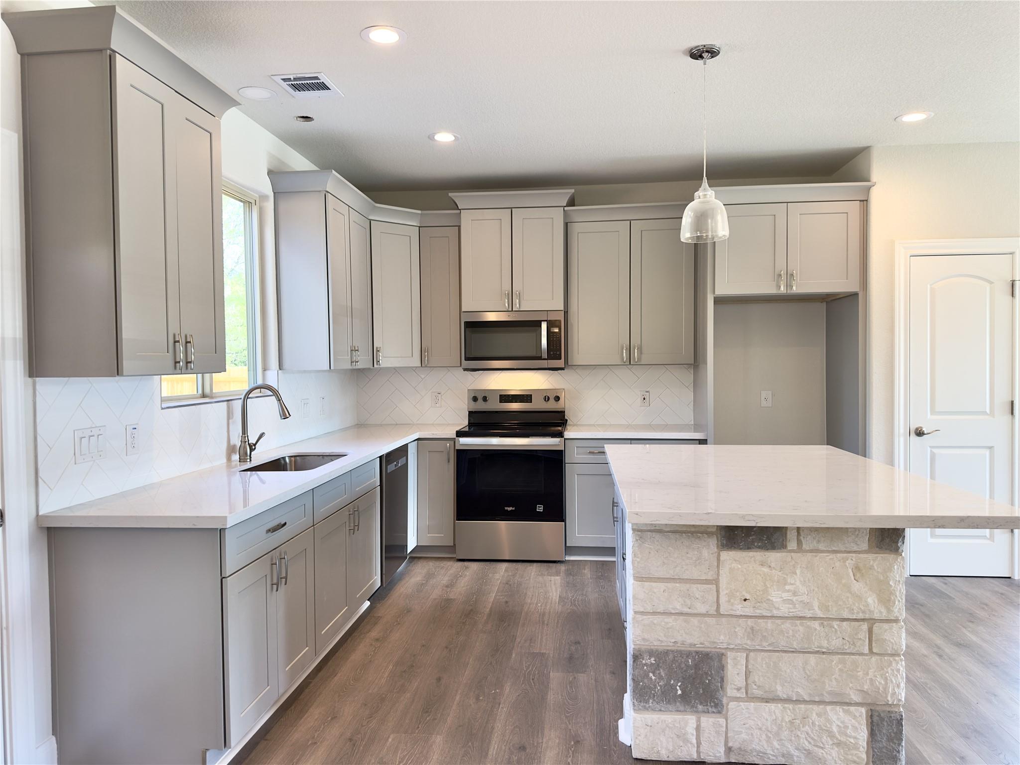 142 E Pauwela Ln, Bastrop, TX 78602
