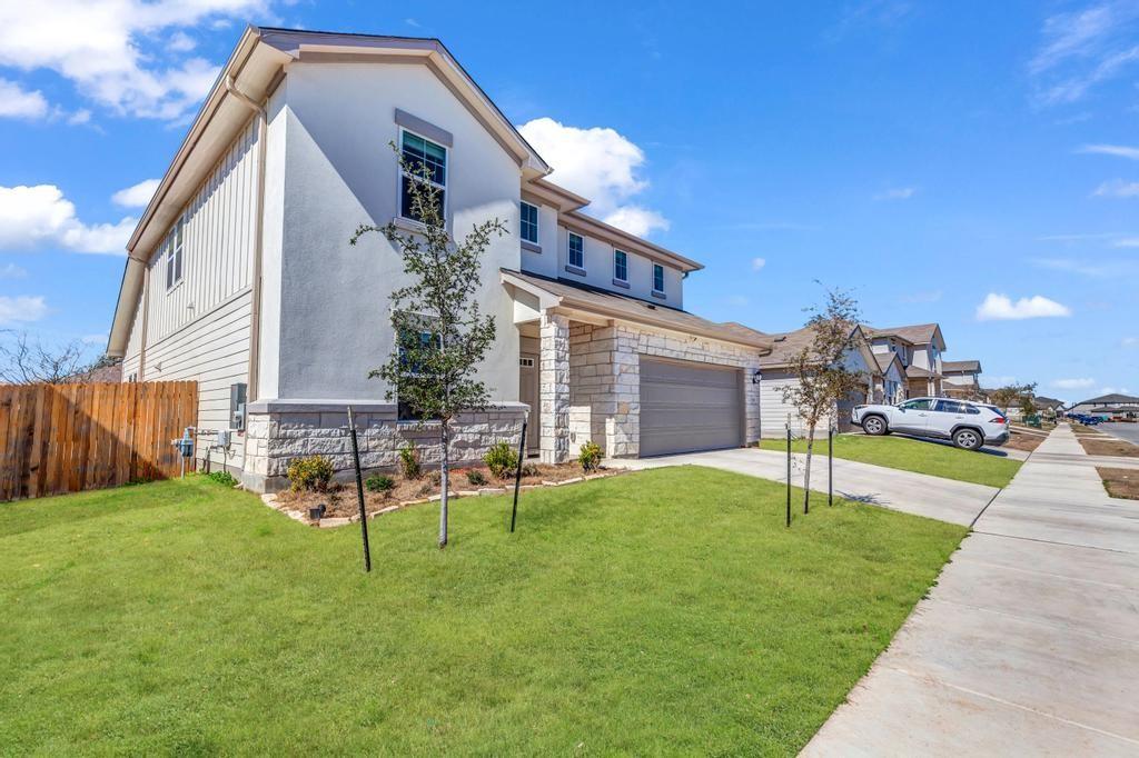 913 Main St, Hutto, TX 78634