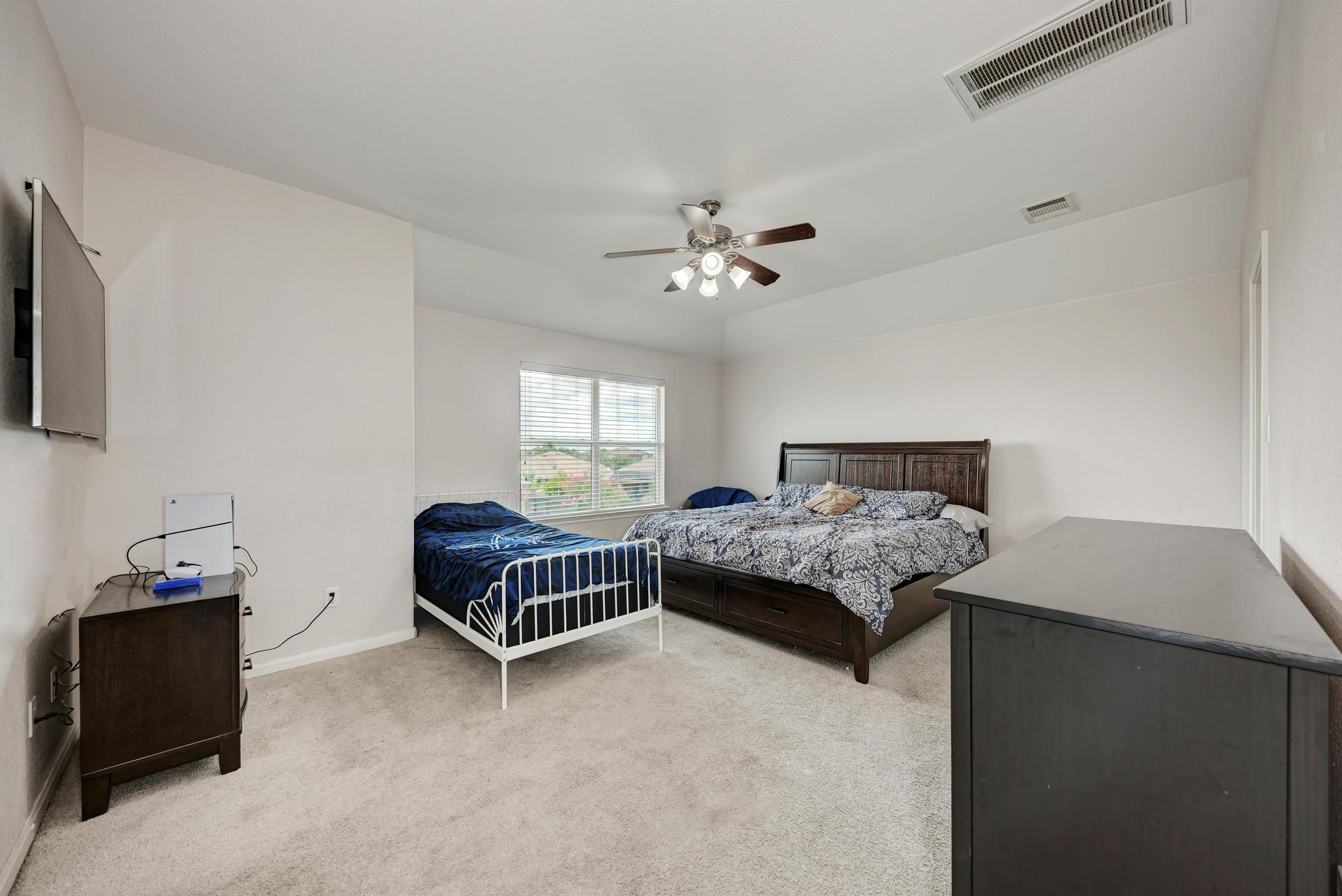 1117 Cockrill Ct, Hutto, TX 78634