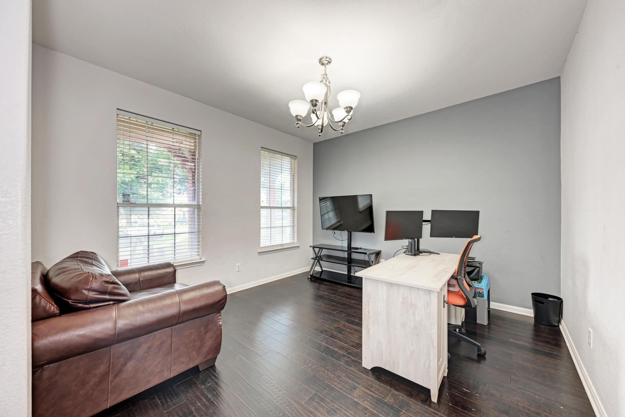 1117 Cockrill Ct, Hutto, TX 78634