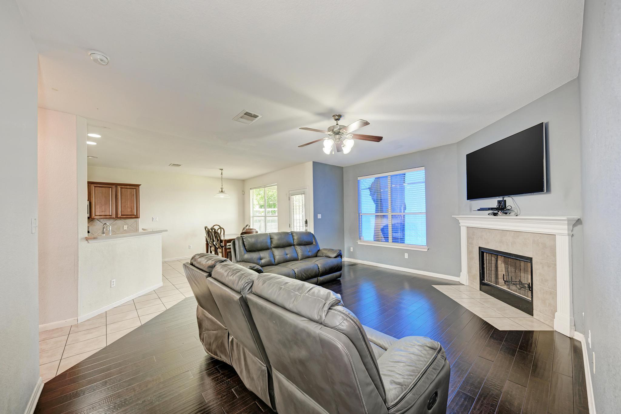 1117 Cockrill Ct, Hutto, TX 78634