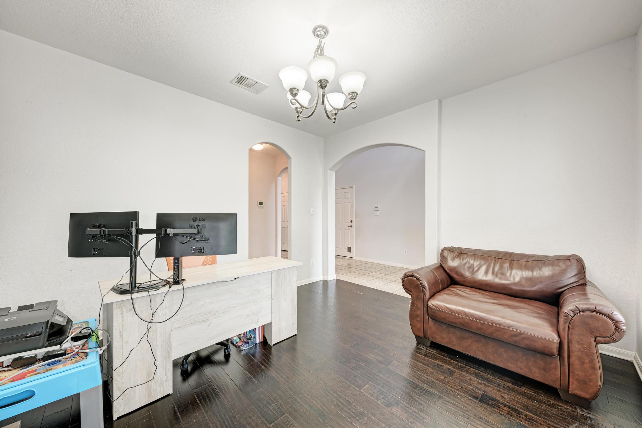 1117 Cockrill Ct, Hutto, TX 78634