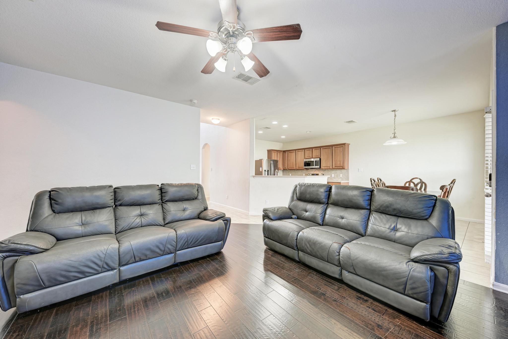 1117 Cockrill Ct, Hutto, TX 78634