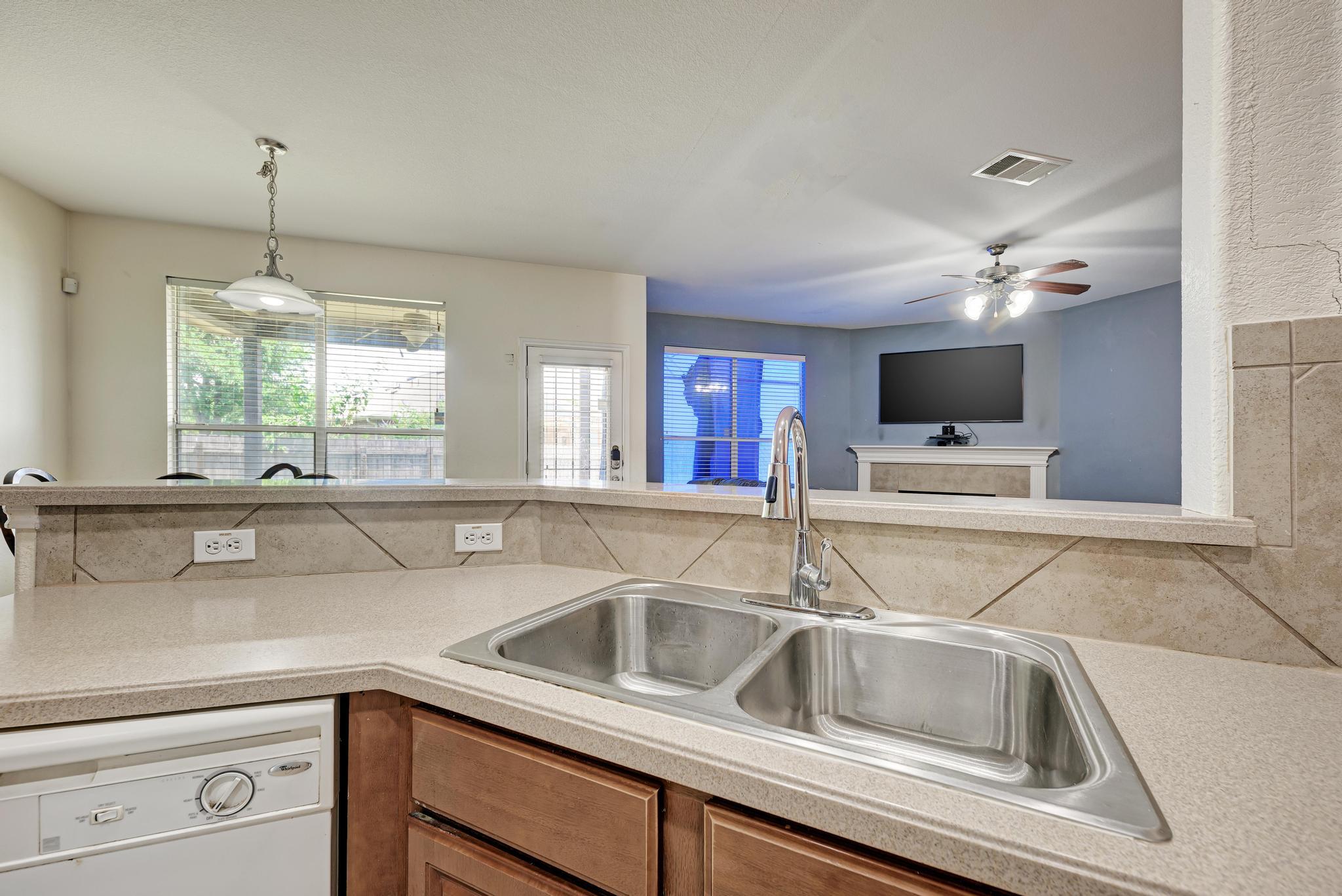 1117 Cockrill Ct, Hutto, TX 78634