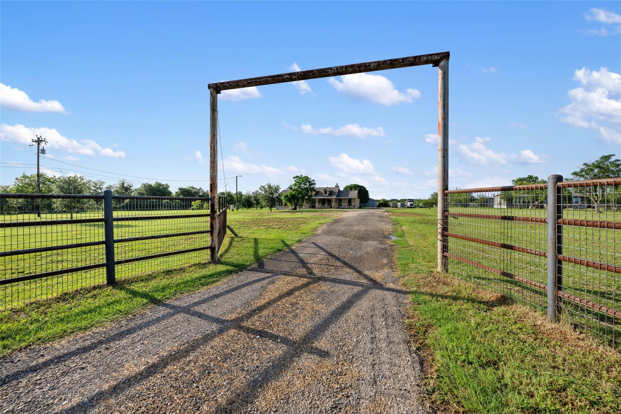 108 Whispering Pines Dr, Bastrop, TX 78602