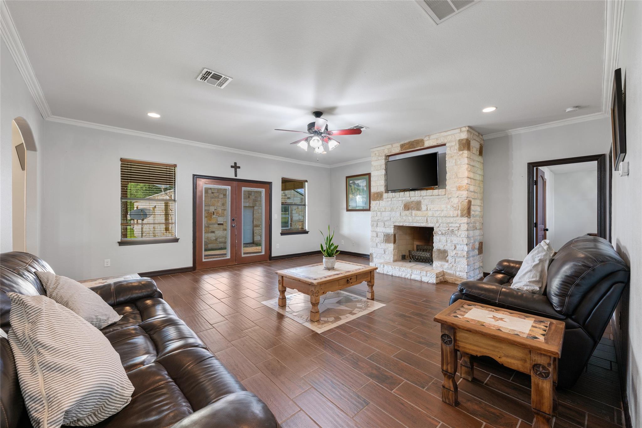 108 Whispering Pines Dr, Bastrop, TX 78602