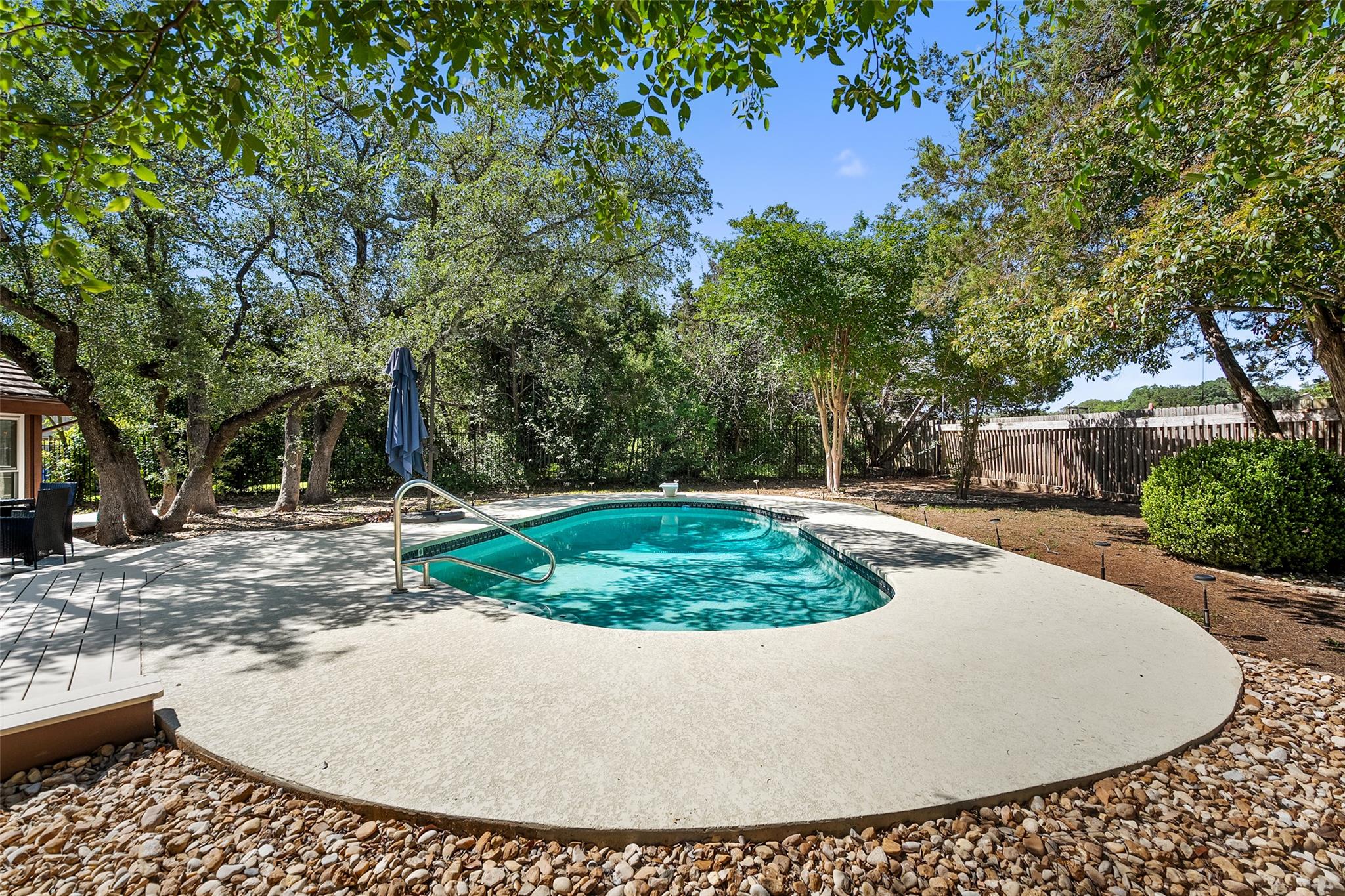 111 Blue Jay Dr, Lakeway, TX 78734
