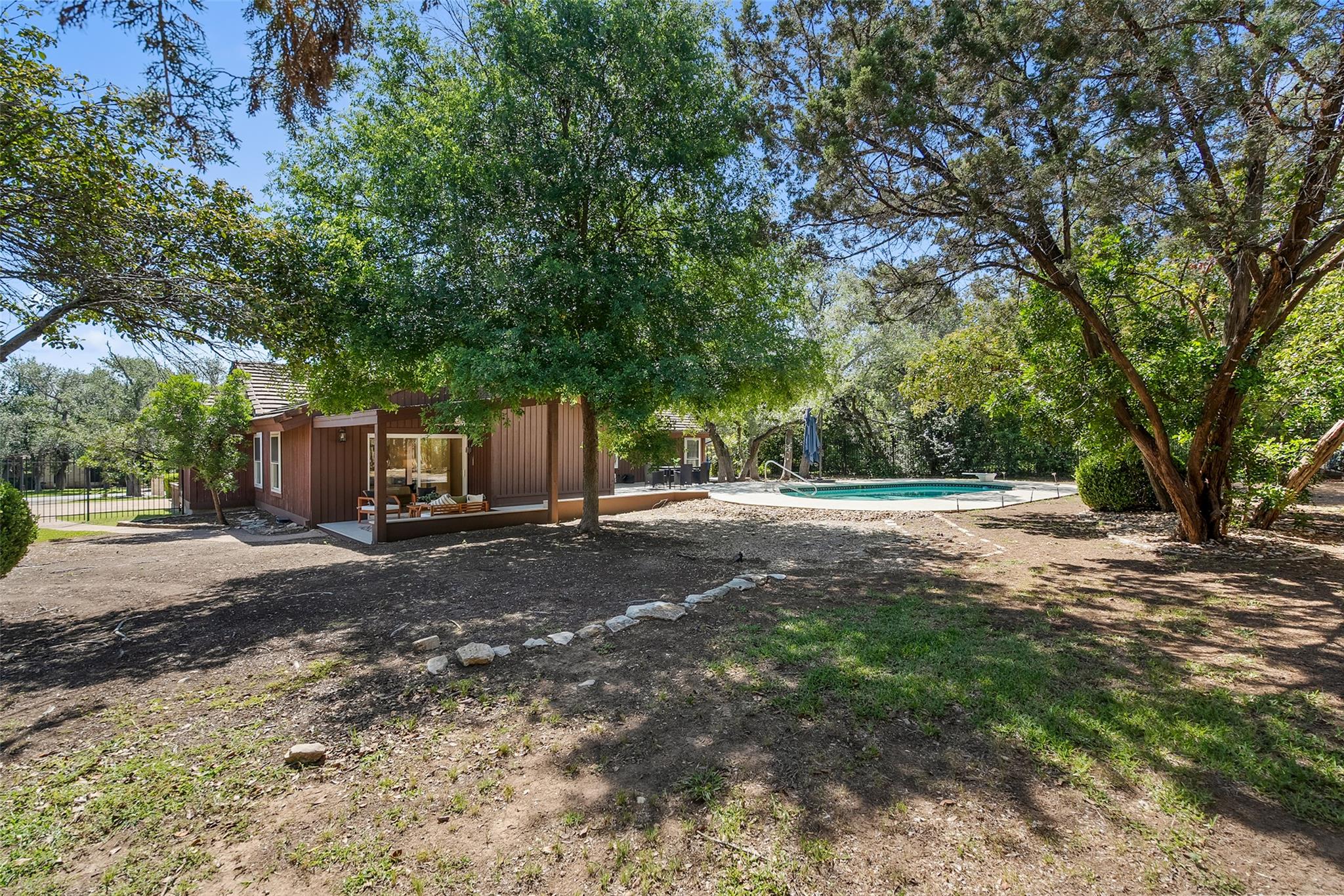 111 Blue Jay Dr, Lakeway, TX 78734