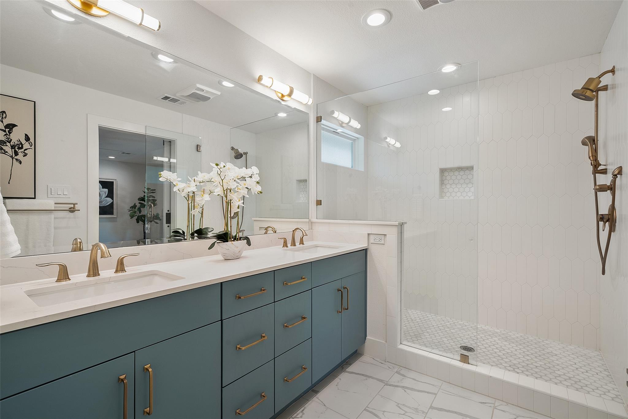 111 Blue Jay Dr, Lakeway, TX 78734