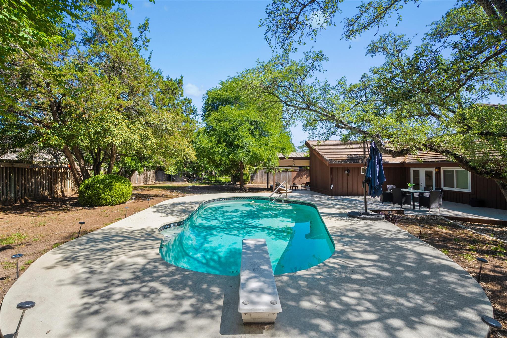 111 Blue Jay Dr, Lakeway, TX 78734