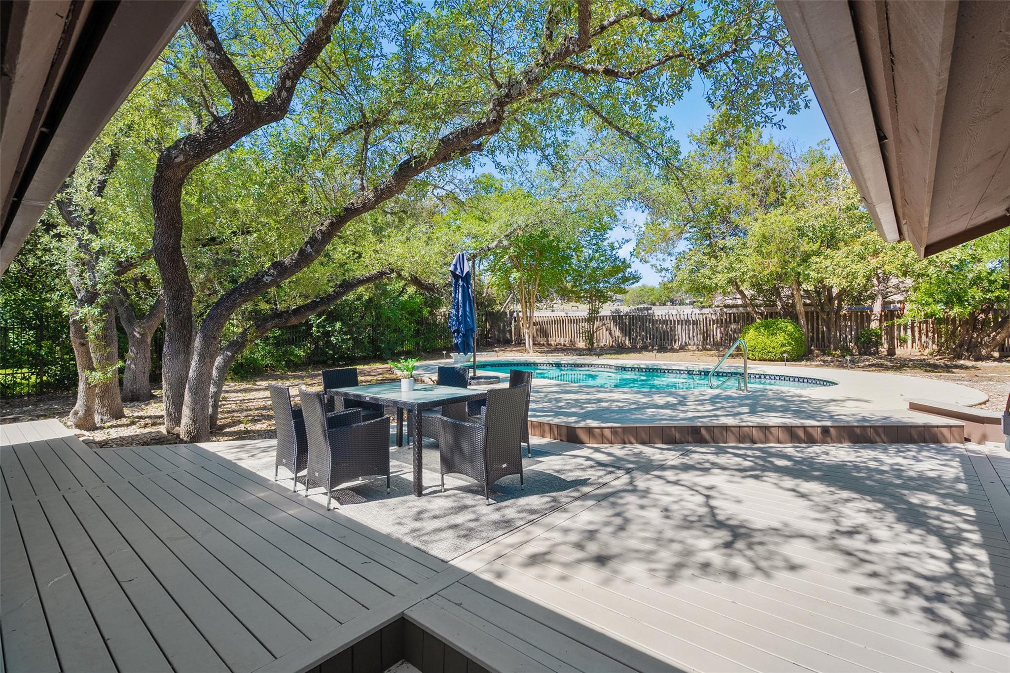 111 Blue Jay Dr, Lakeway, TX 78734