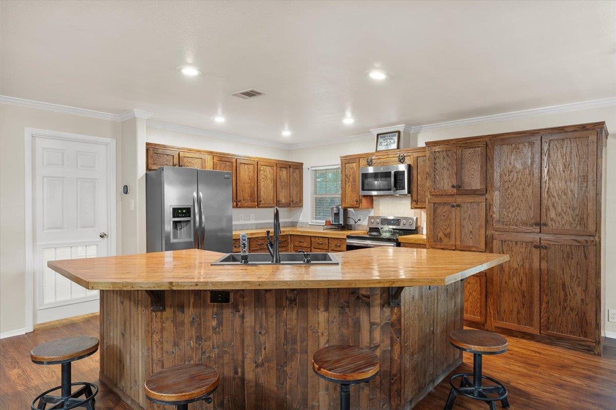 111 Lazy Trail Ct, Liberty Hill, TX 78642