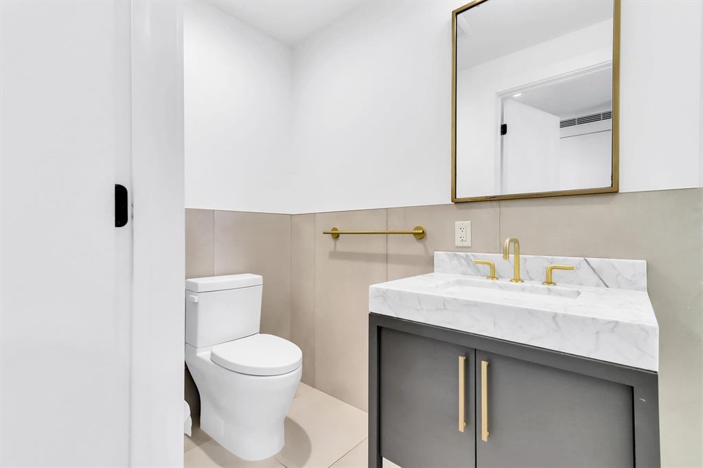 70 Rainey St # 2107, Austin, TX 78701
