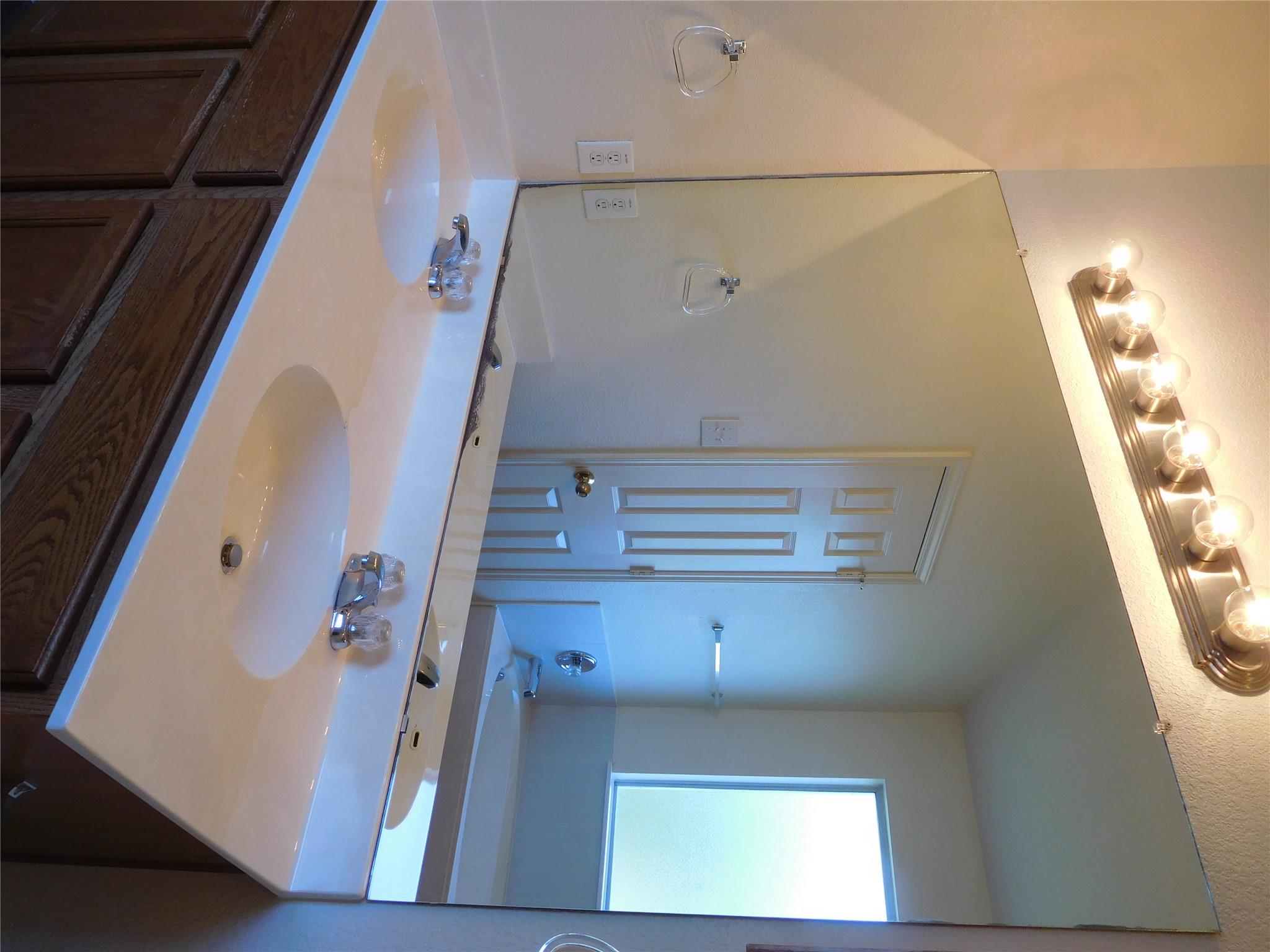 911 Middle Brook Dr, Leander, TX 78641