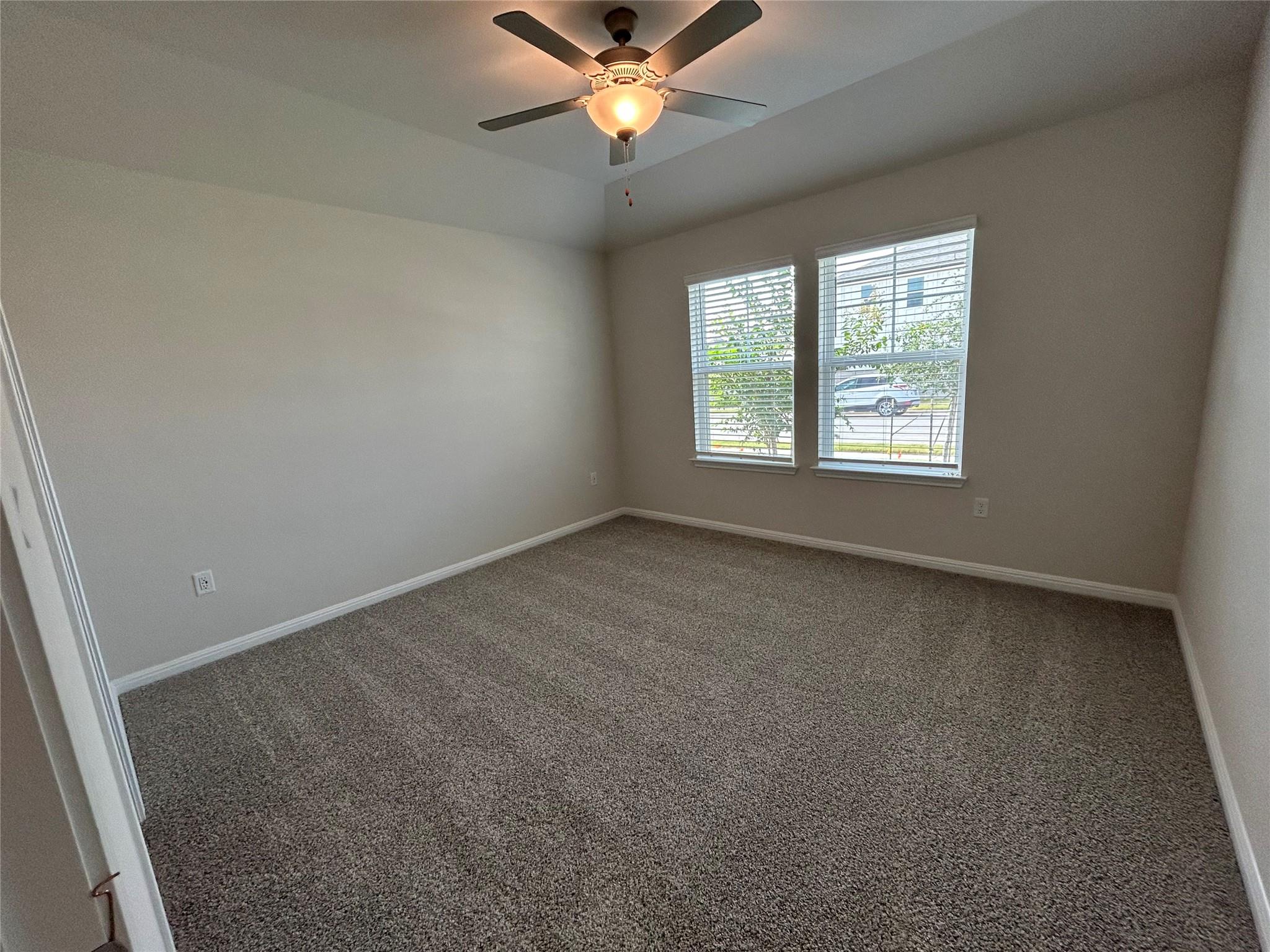 101 Zinnia Ln, Hutto, TX 78634