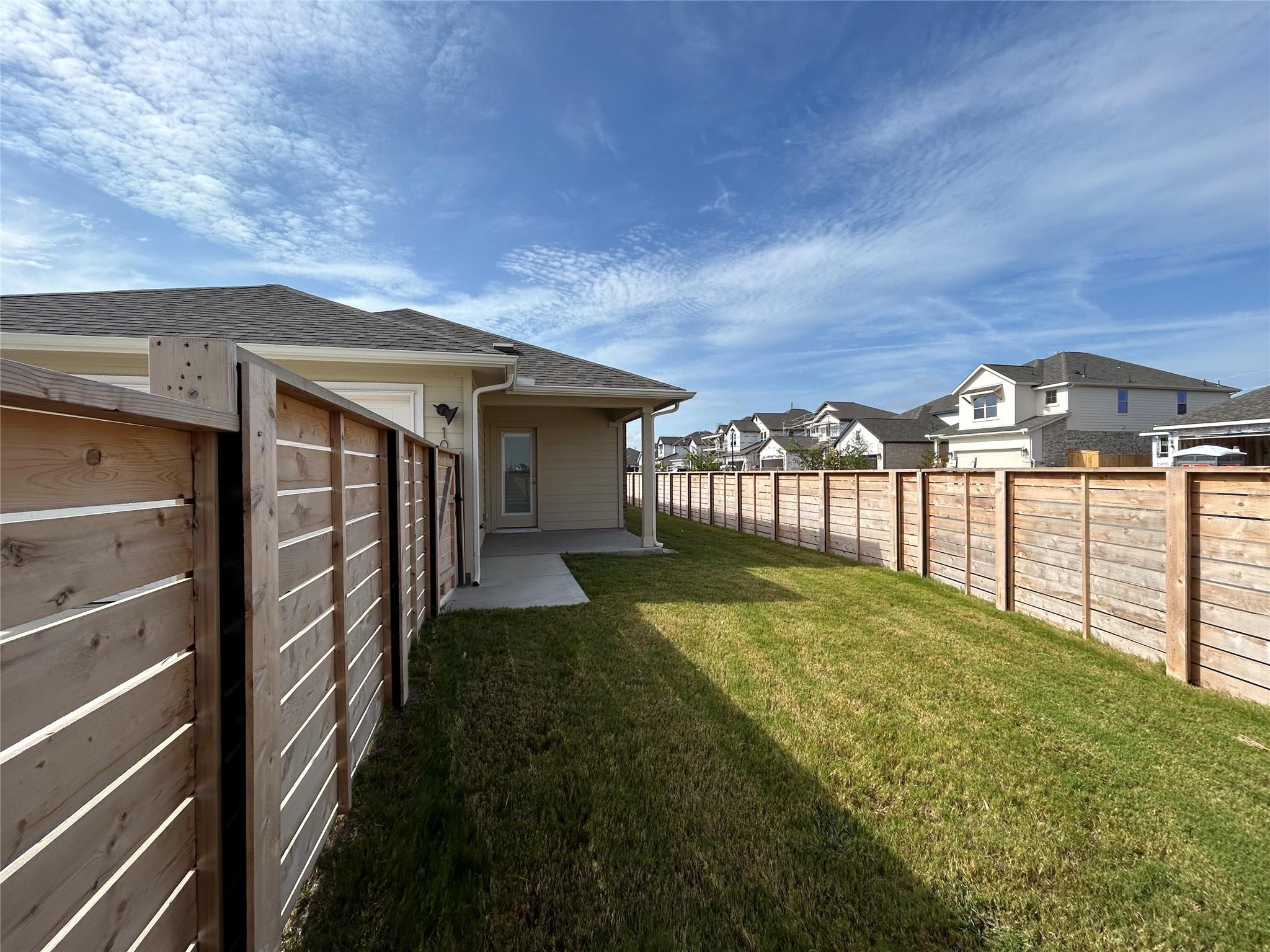 101 Zinnia Ln, Hutto, TX 78634
