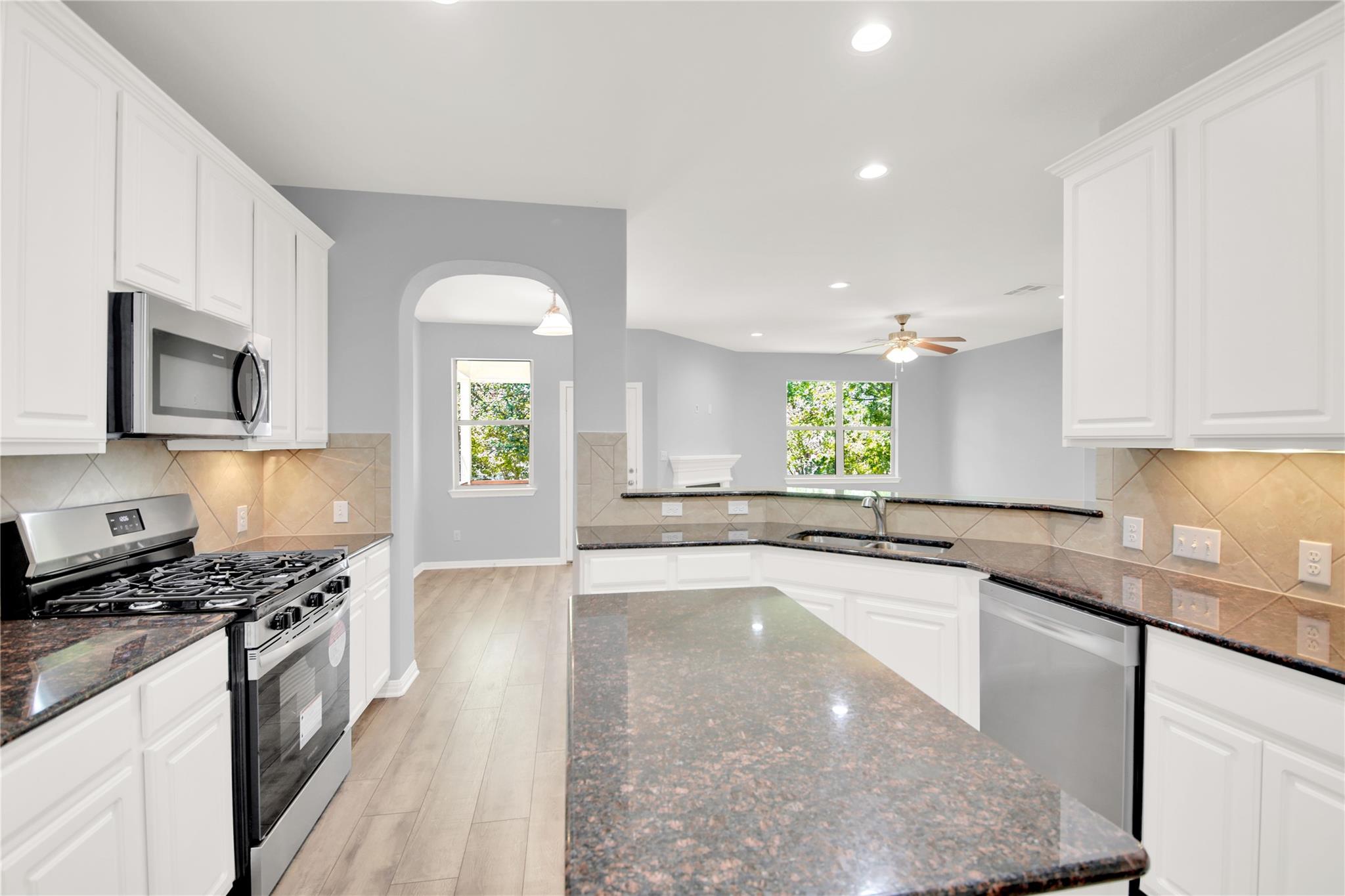 1086 Sussex Way, Round Rock, TX 78665