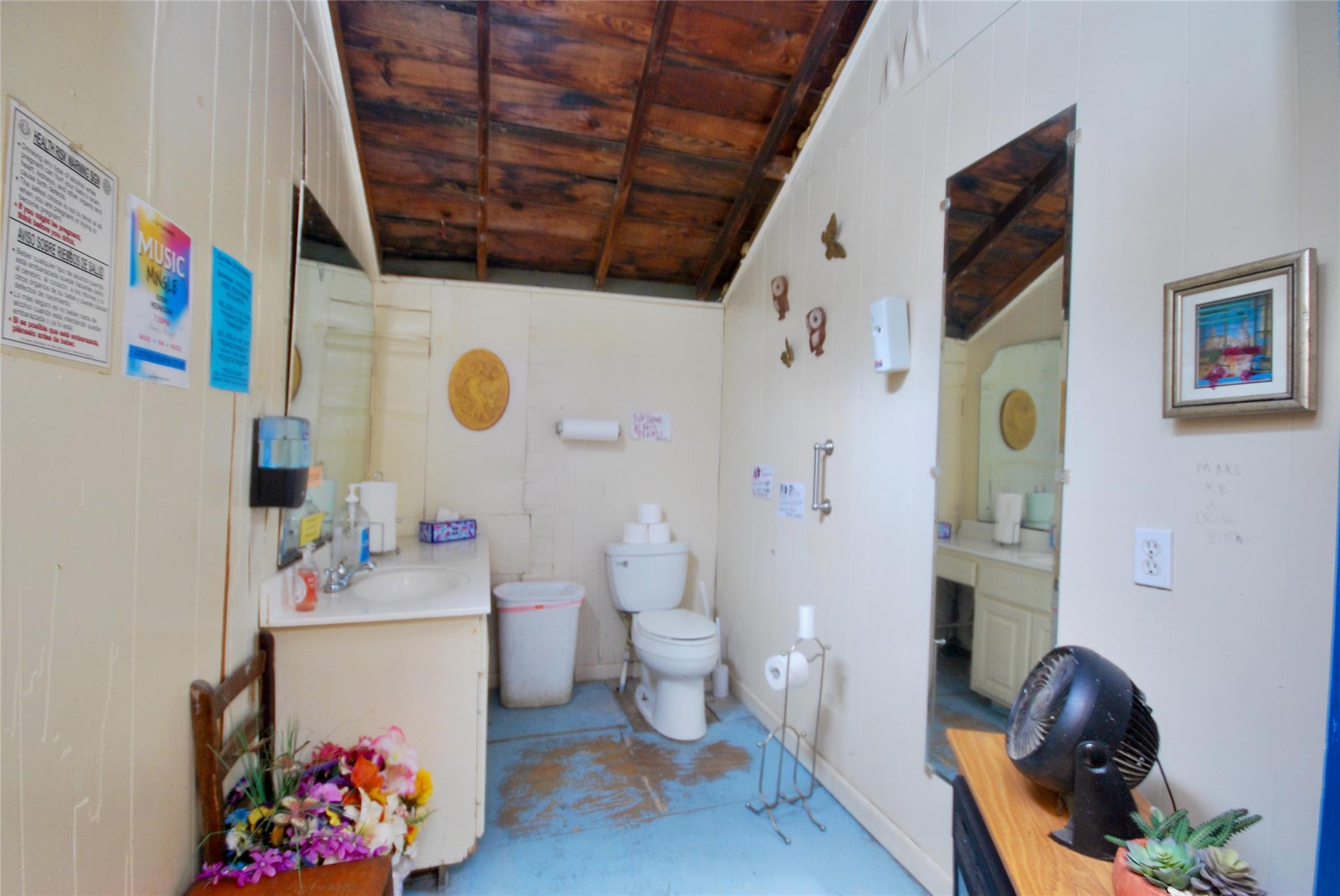 12604 State Highway 95, Cistern, TX 78941