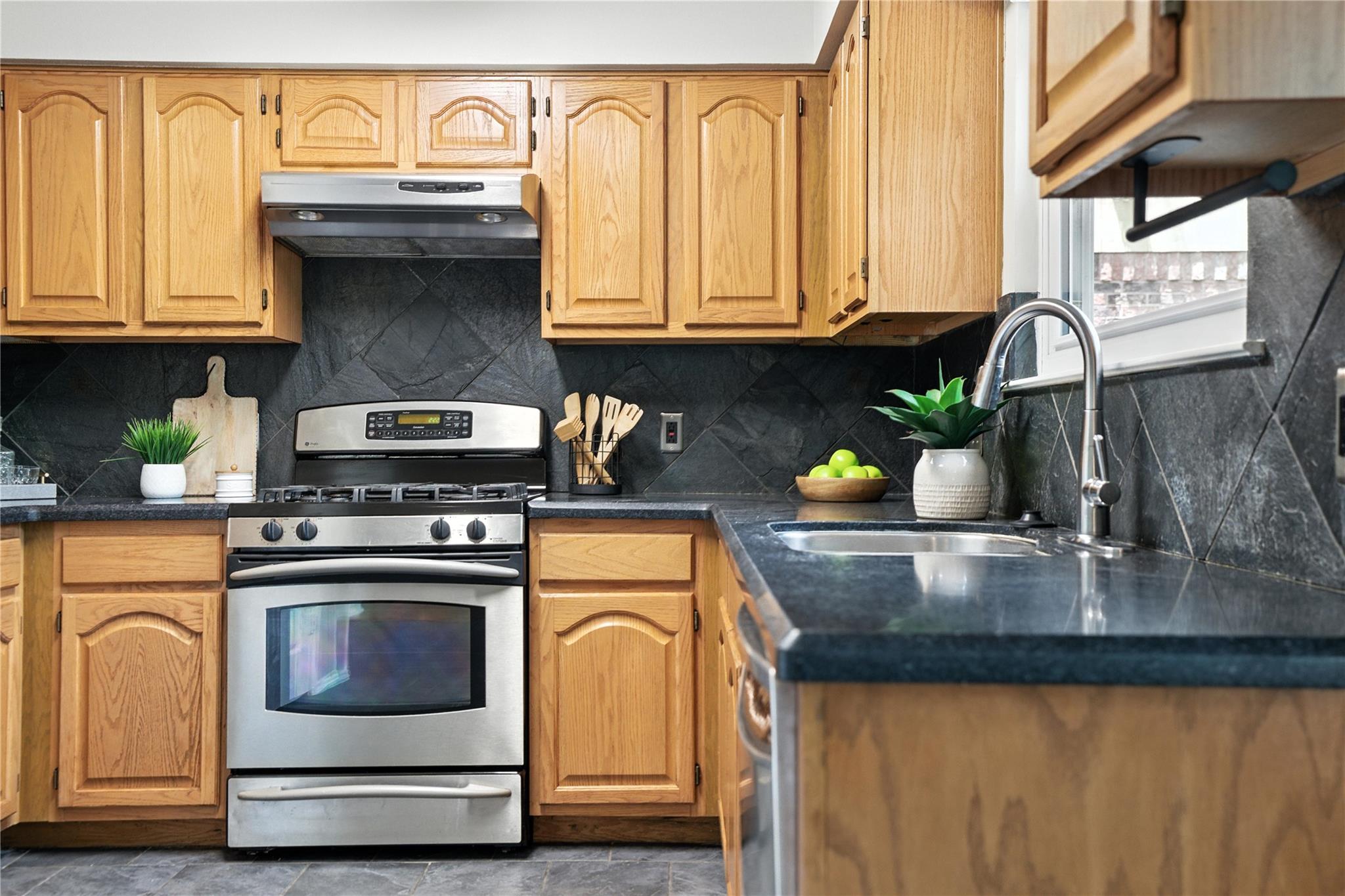 11003 Watchful Fox Dr, Austin, TX 78748