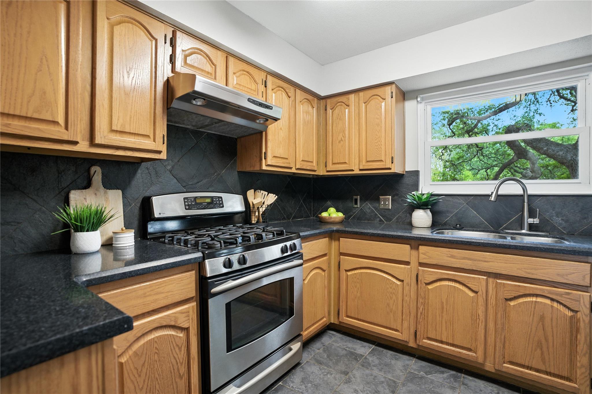 11003 Watchful Fox Dr, Austin, TX 78748