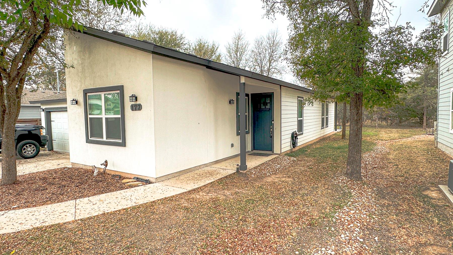 177 Mokulua Ln, Bastrop, TX 78602