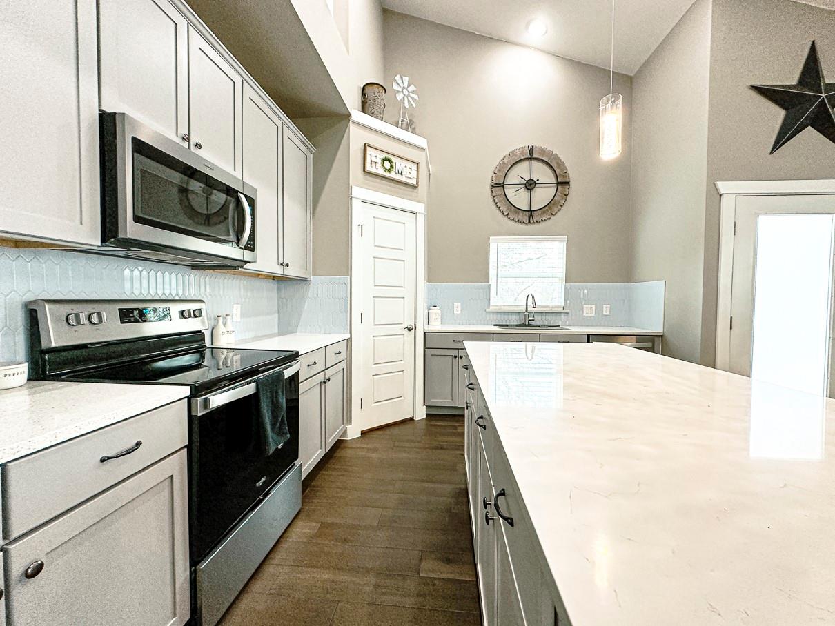 177 Mokulua Ln, Bastrop, TX 78602